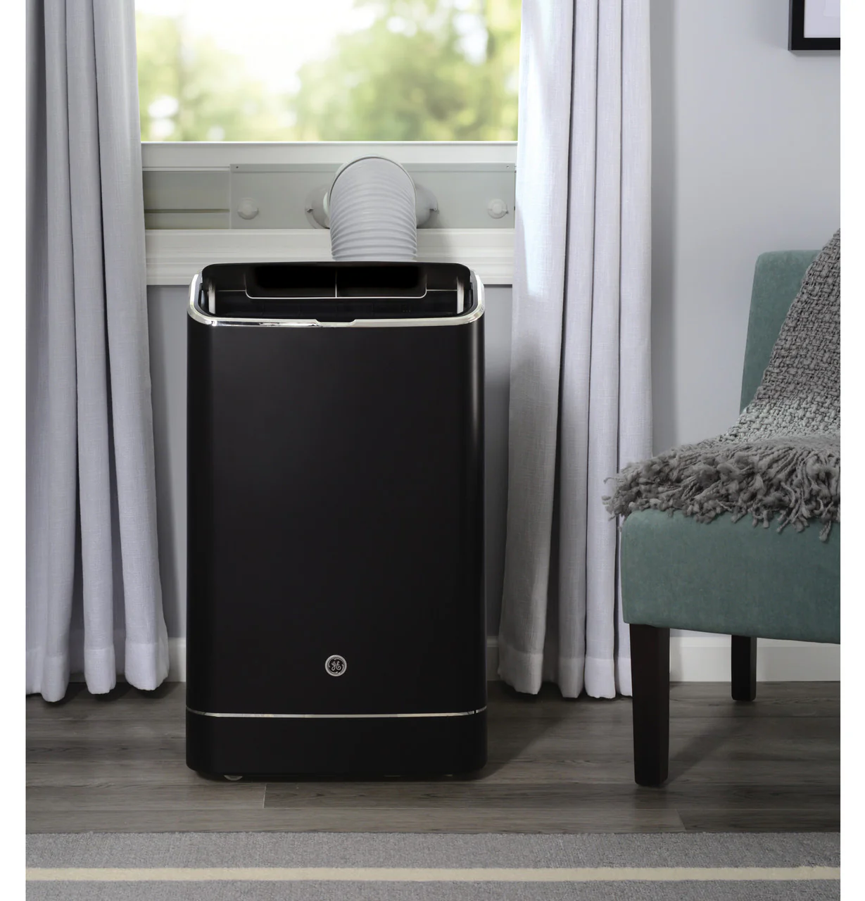 GE® 10,000 BTU Heat/Cool Smart Portable Air Conditioner for Medium Rooms up to 450 sq ft. - Image 2