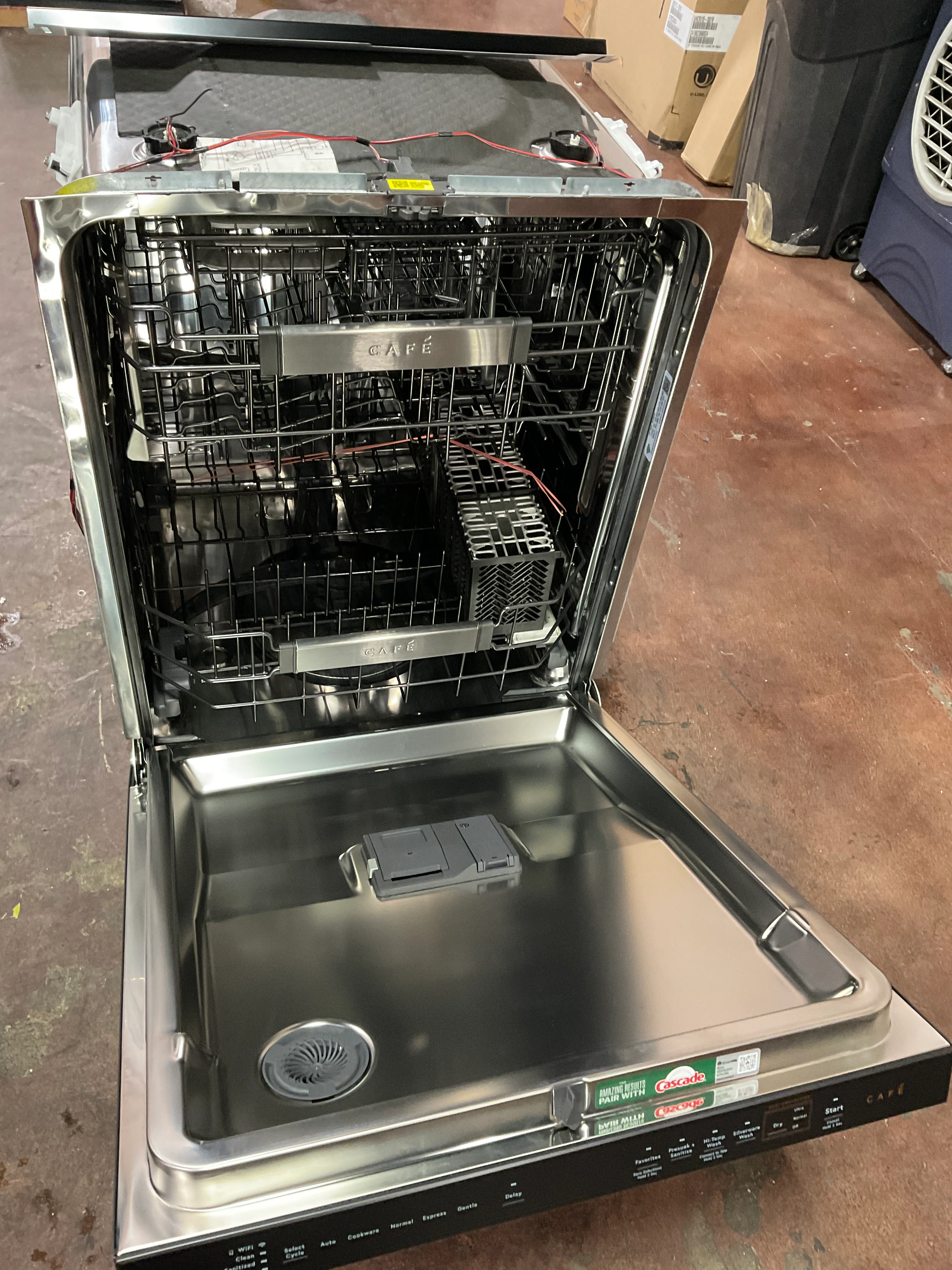 CAFÉ™ CustomFit ENERGY STAR Stainless Interior Smart Dishwasher with Ultra Wash Top Rack and LED Lights, 39 dBA in Platinum Glass - Image 11