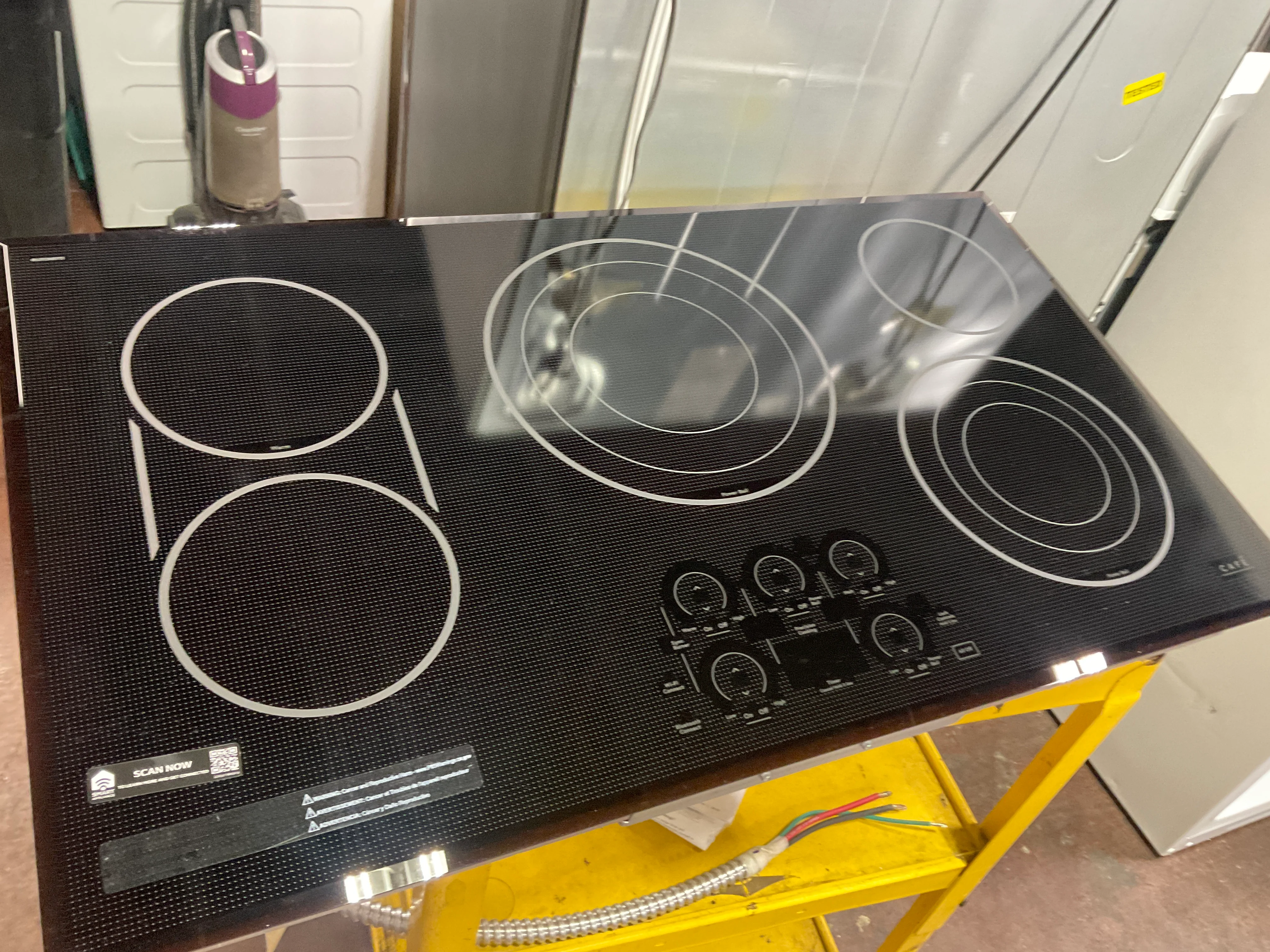 CAFÉ™ 36" Touch-Control Electric Cooktop - Image 11