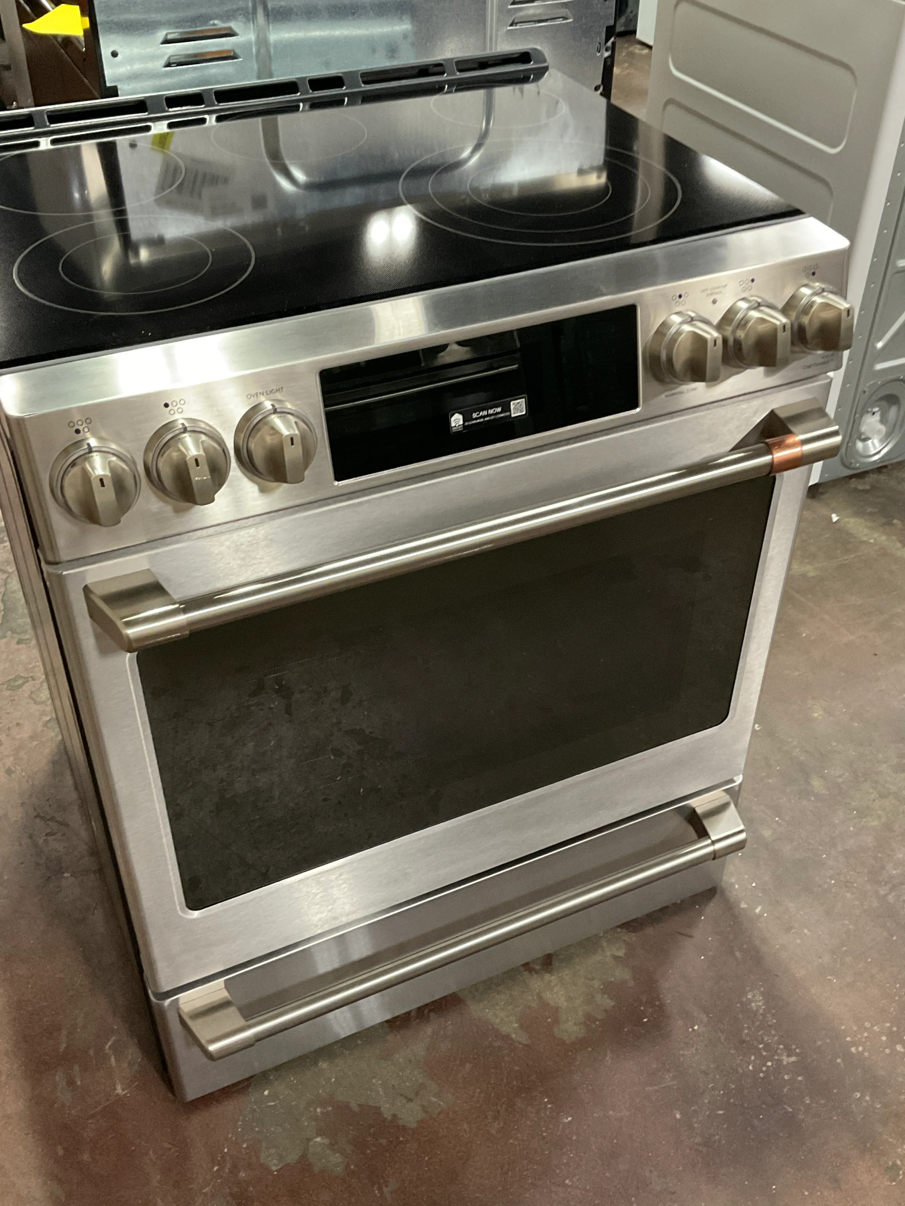 CAFÉ™ 30" Smart Slide-In, Front-Control, Radiant and Convection Range - Image 11
