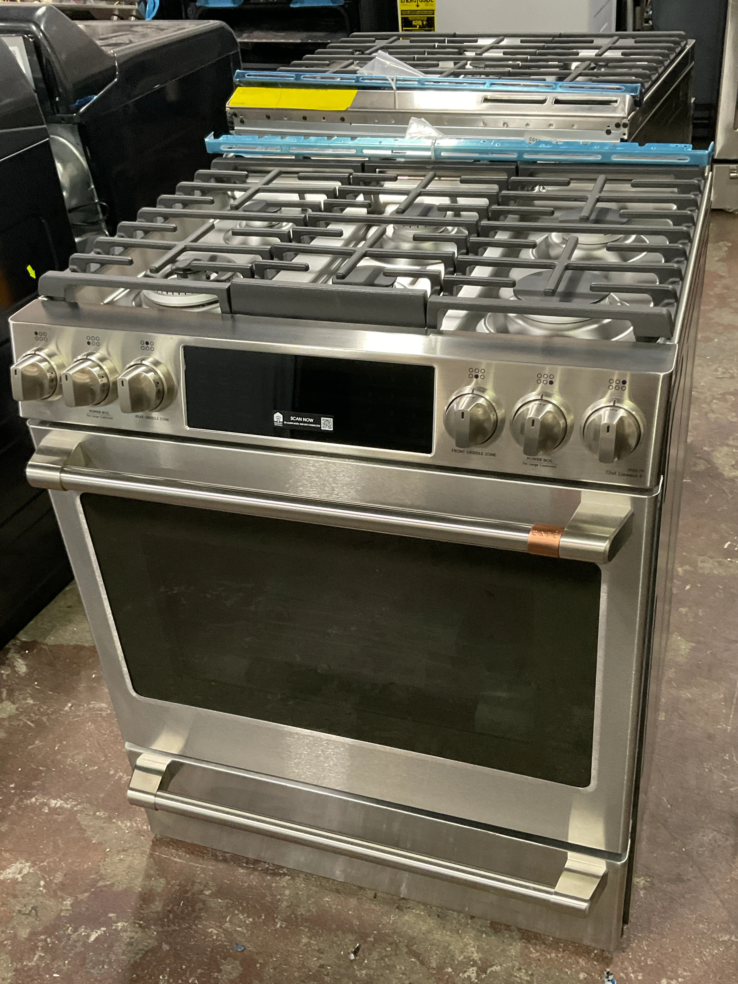 CAFÉ™ 30" Smart Slide-In, Front-Control, Gas Range with Convection Oven - Image 11