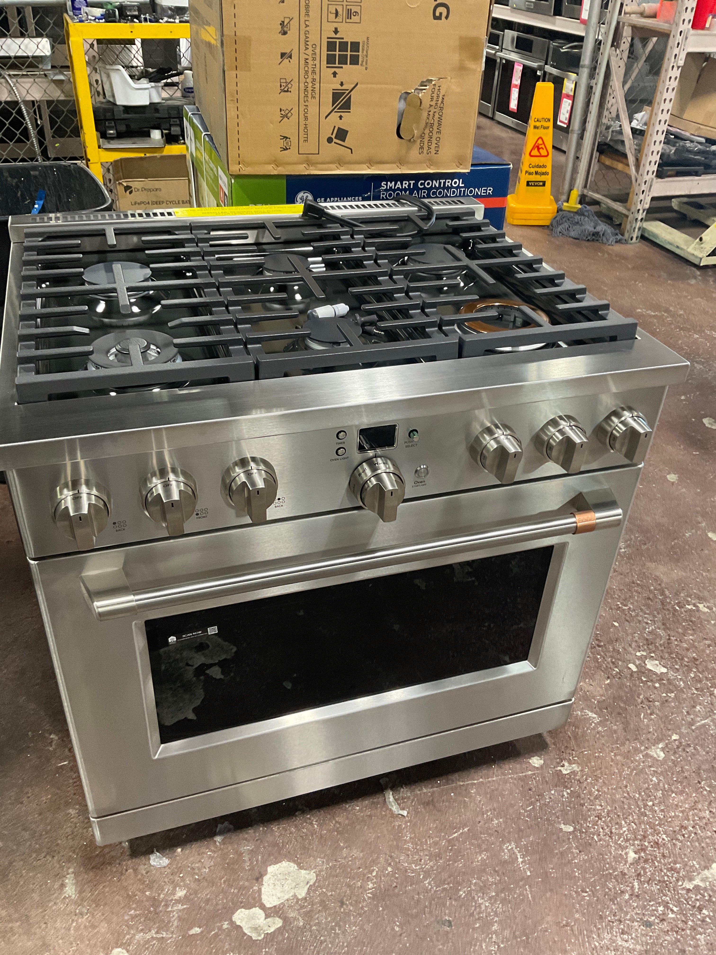 CAFÉ™ 36" Smart All-Gas Commercial-Style Range with 6 Burners (Natural Gas) - Image 11