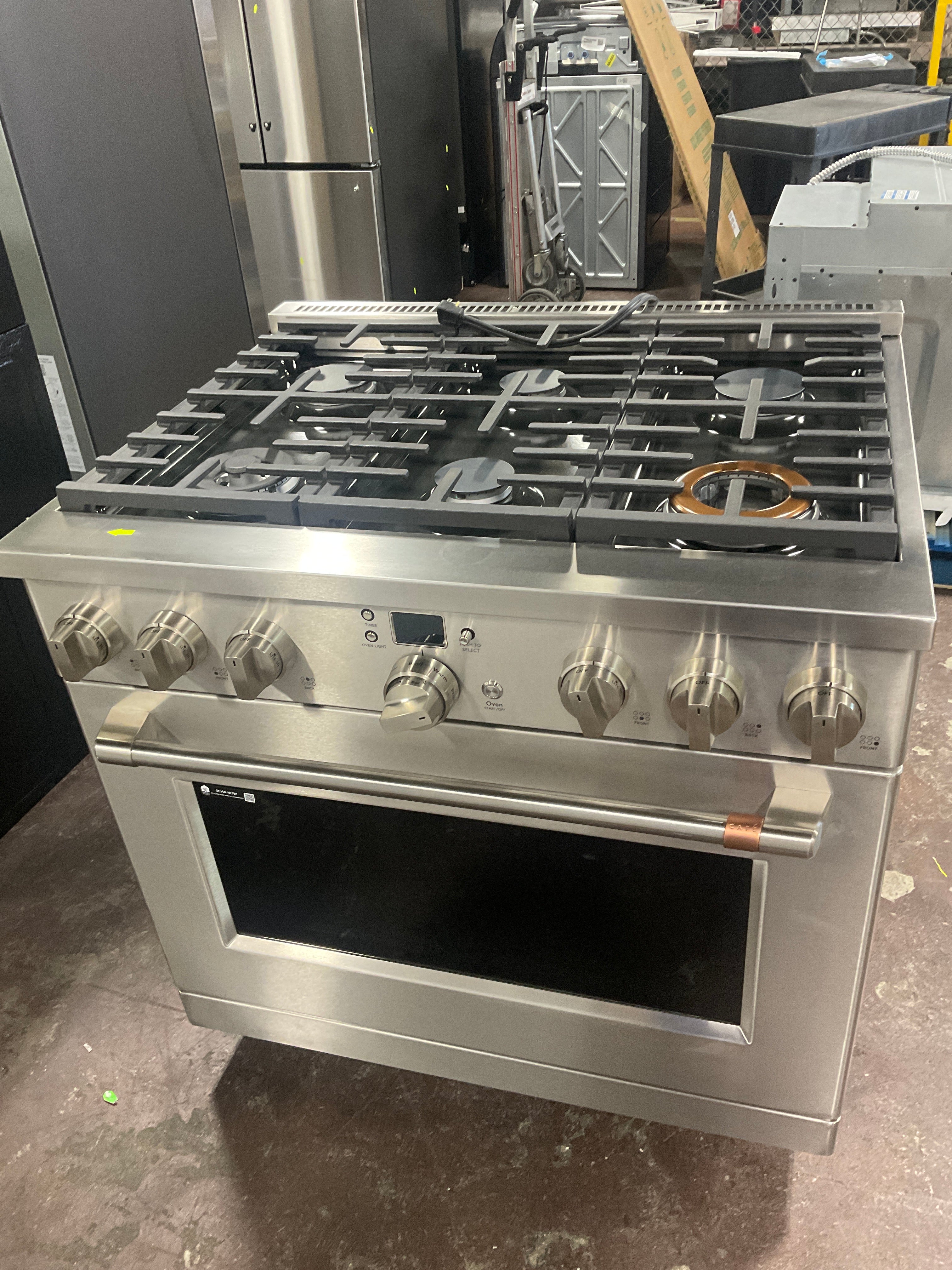 CAFÉ™ 36" Smart All-Gas Commercial-Style Range with 6 Burners (Natural Gas) - Image 17