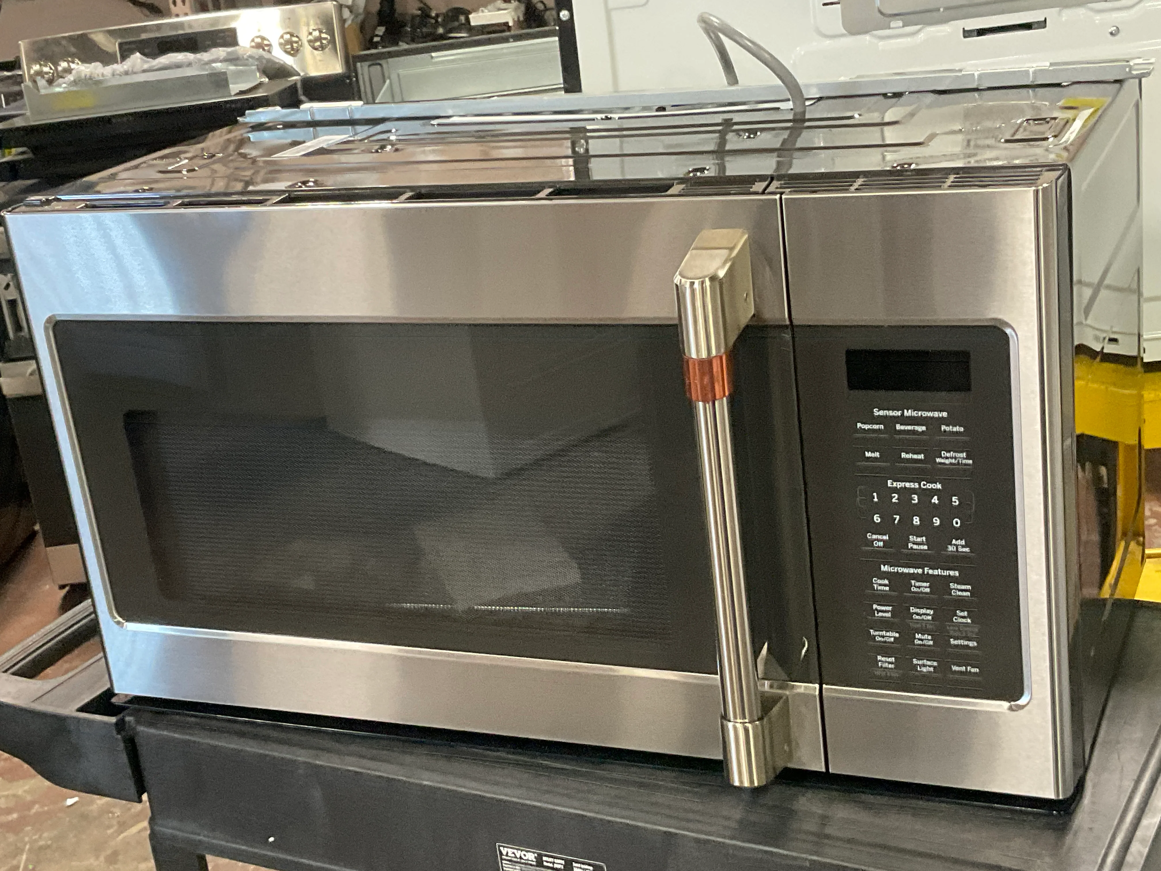 CAFÉ™ 1.9 Cu. Ft. Over-the-Range Microwave Oven - Image 11