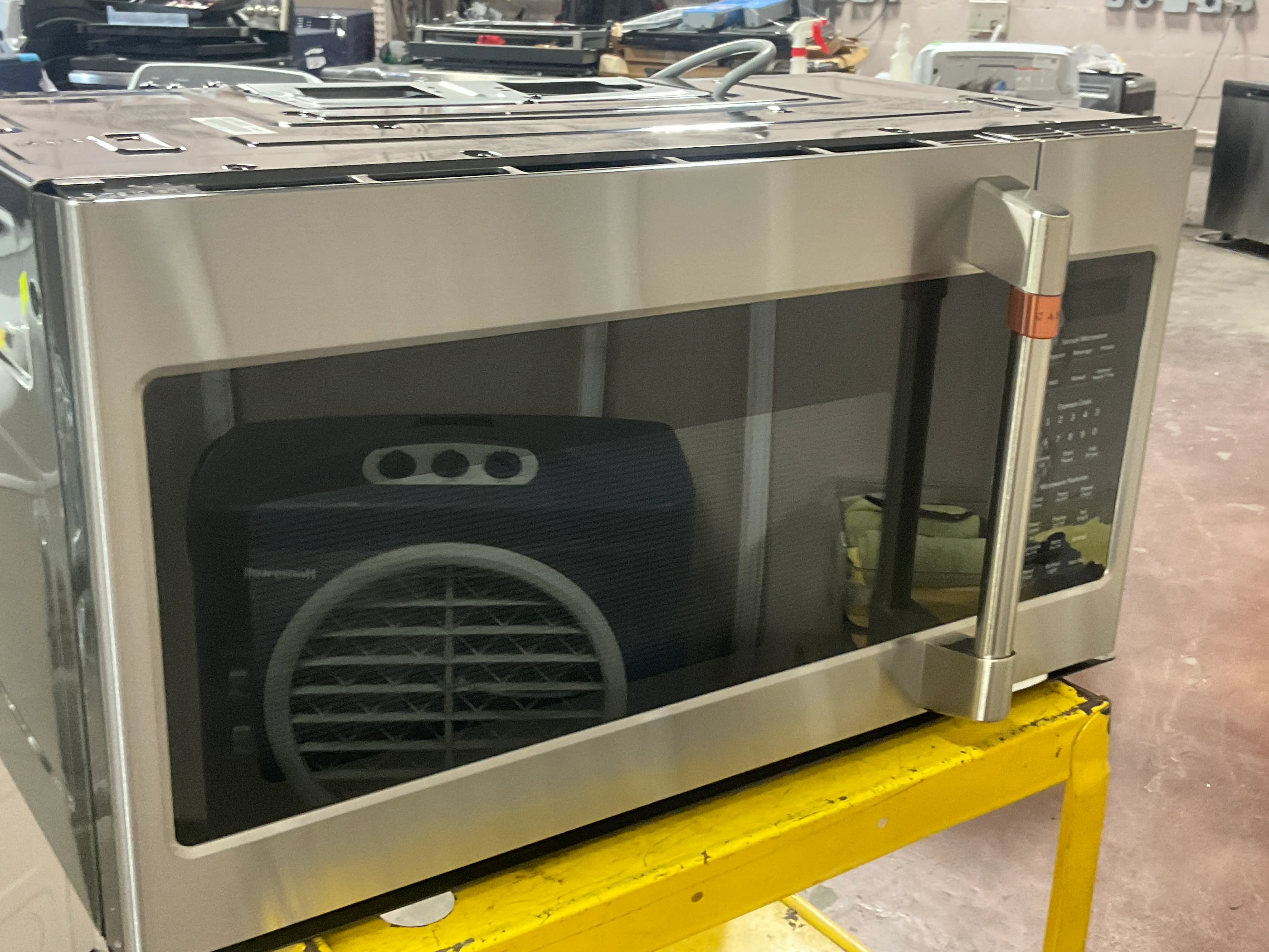 CAFÉ™ 1.9 Cu. Ft. Over-the-Range Microwave Oven - Image 12