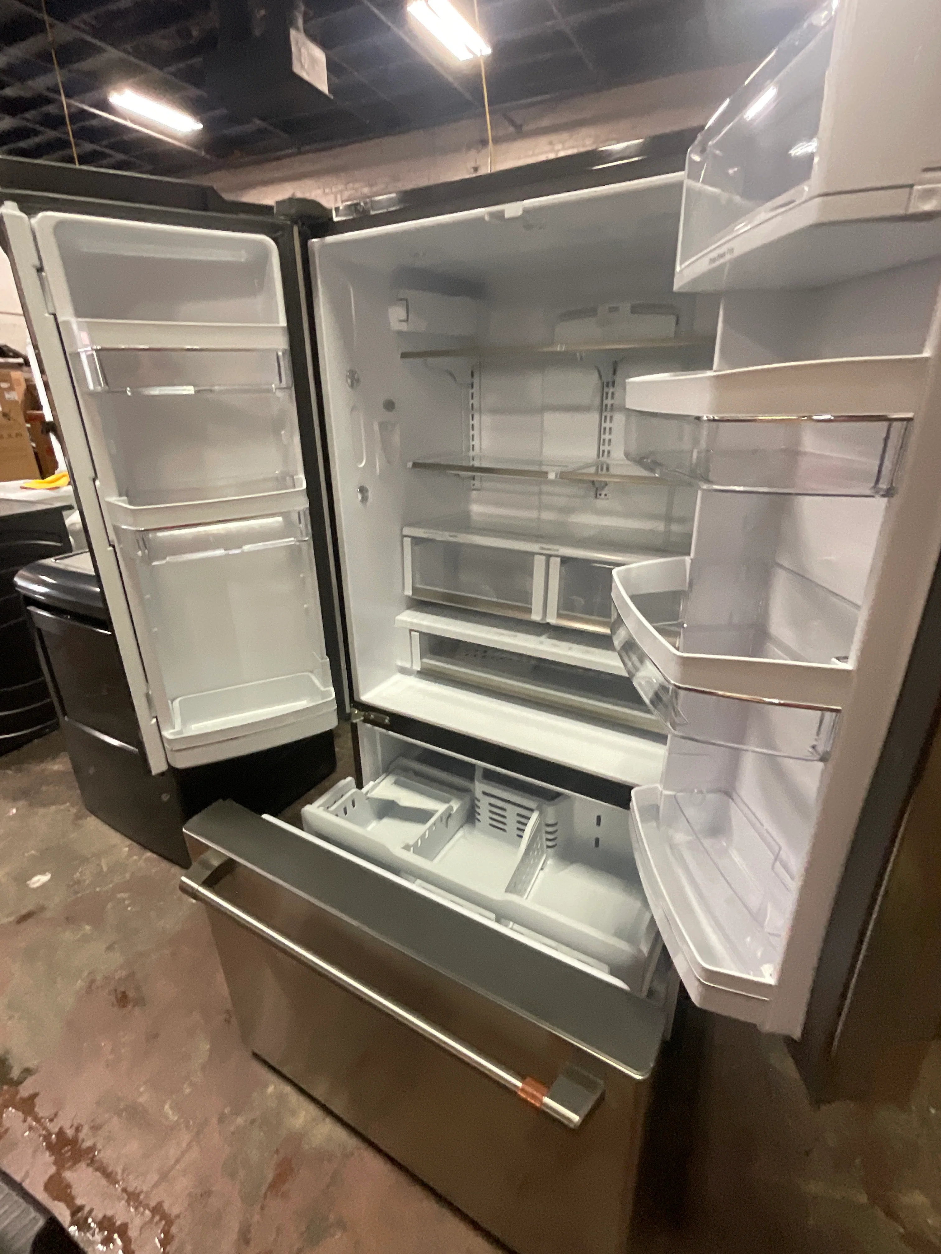CAFÉ™ ENERGY STAR® 23.1 Cu. Ft. Smart Counter-Depth French-Door Refrigerator - Image 11