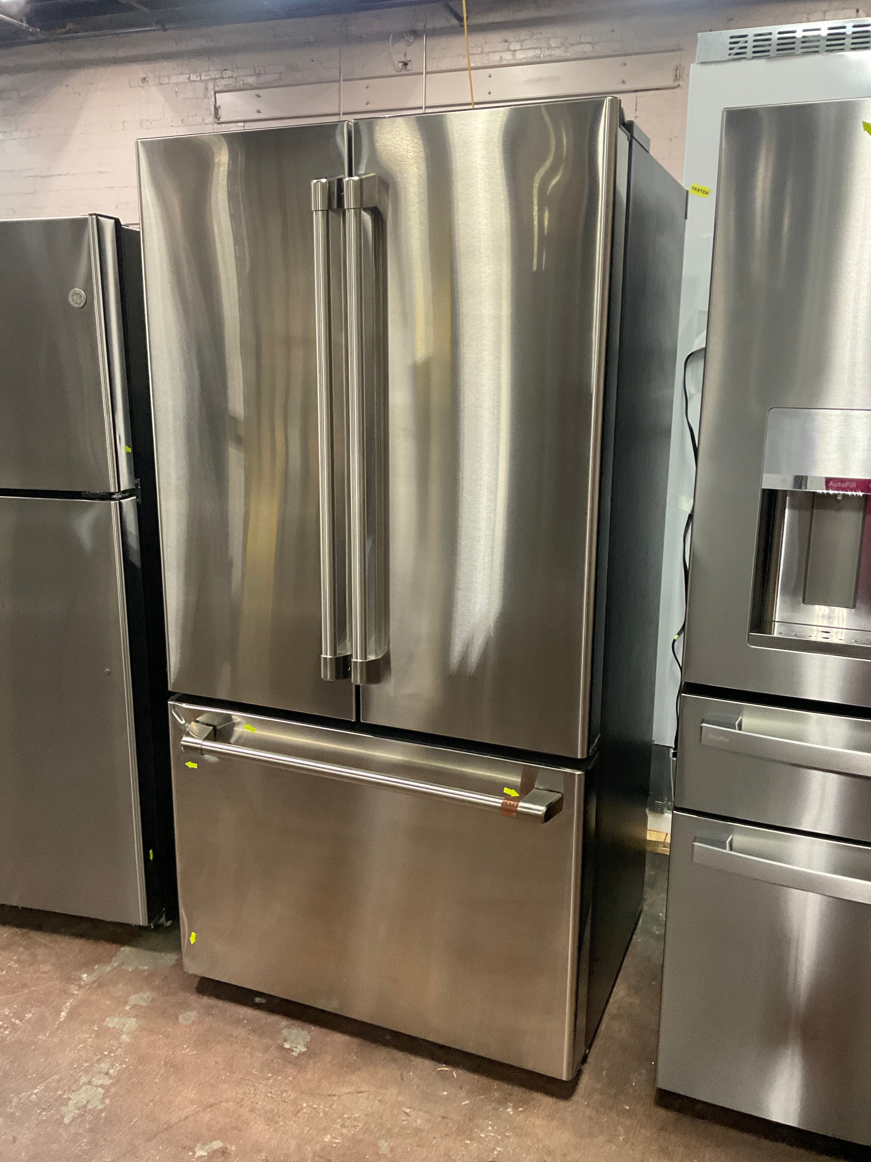 CAFÉ™ ENERGY STAR® 23.1 Cu. Ft. Smart Counter-Depth French-Door Refrigerator - Image 12