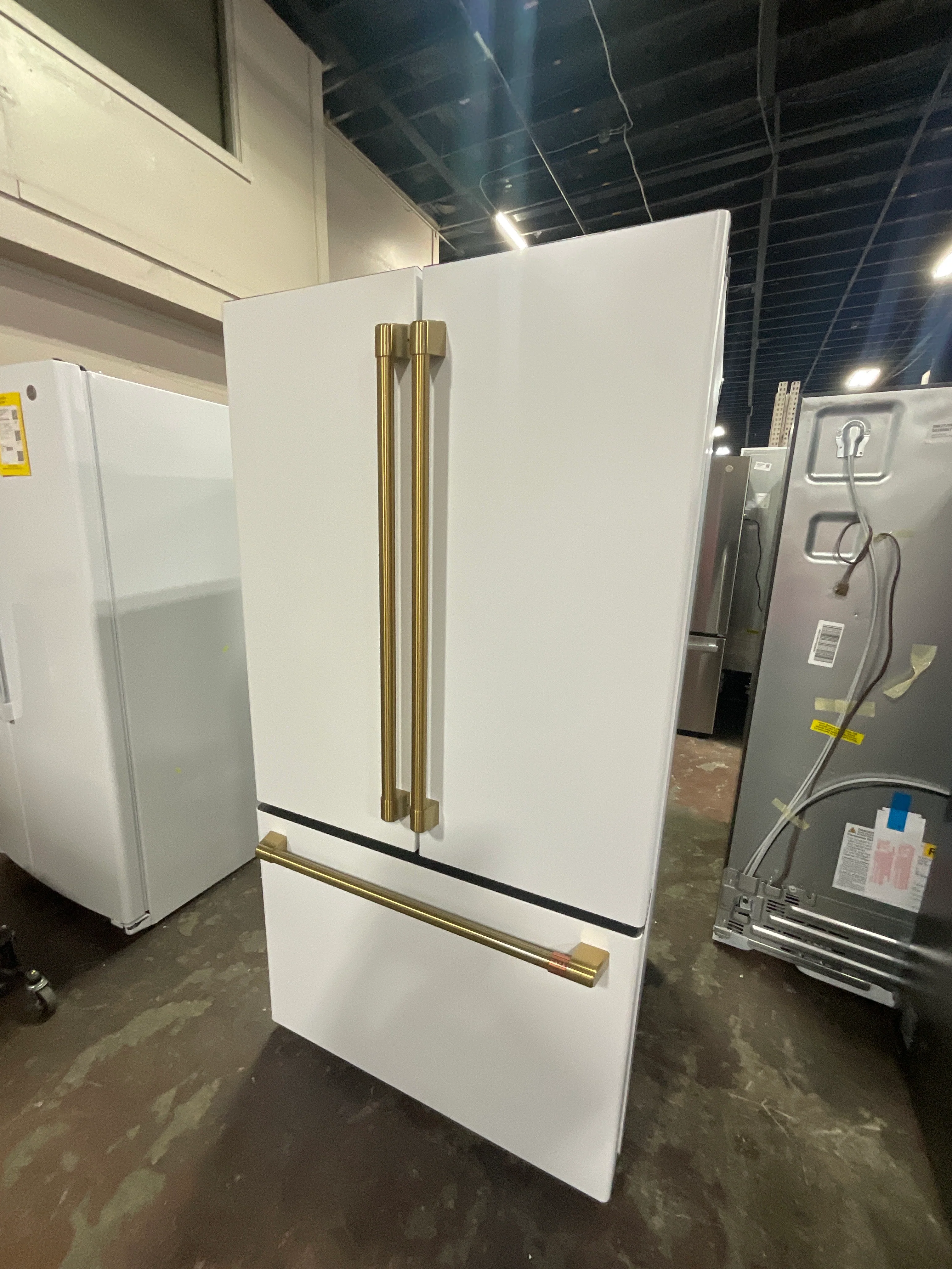 CAFÉ™ ENERGY STAR® 23.1 Cu. Ft. Smart Counter-Depth French-Door Refrigerator - Image 11