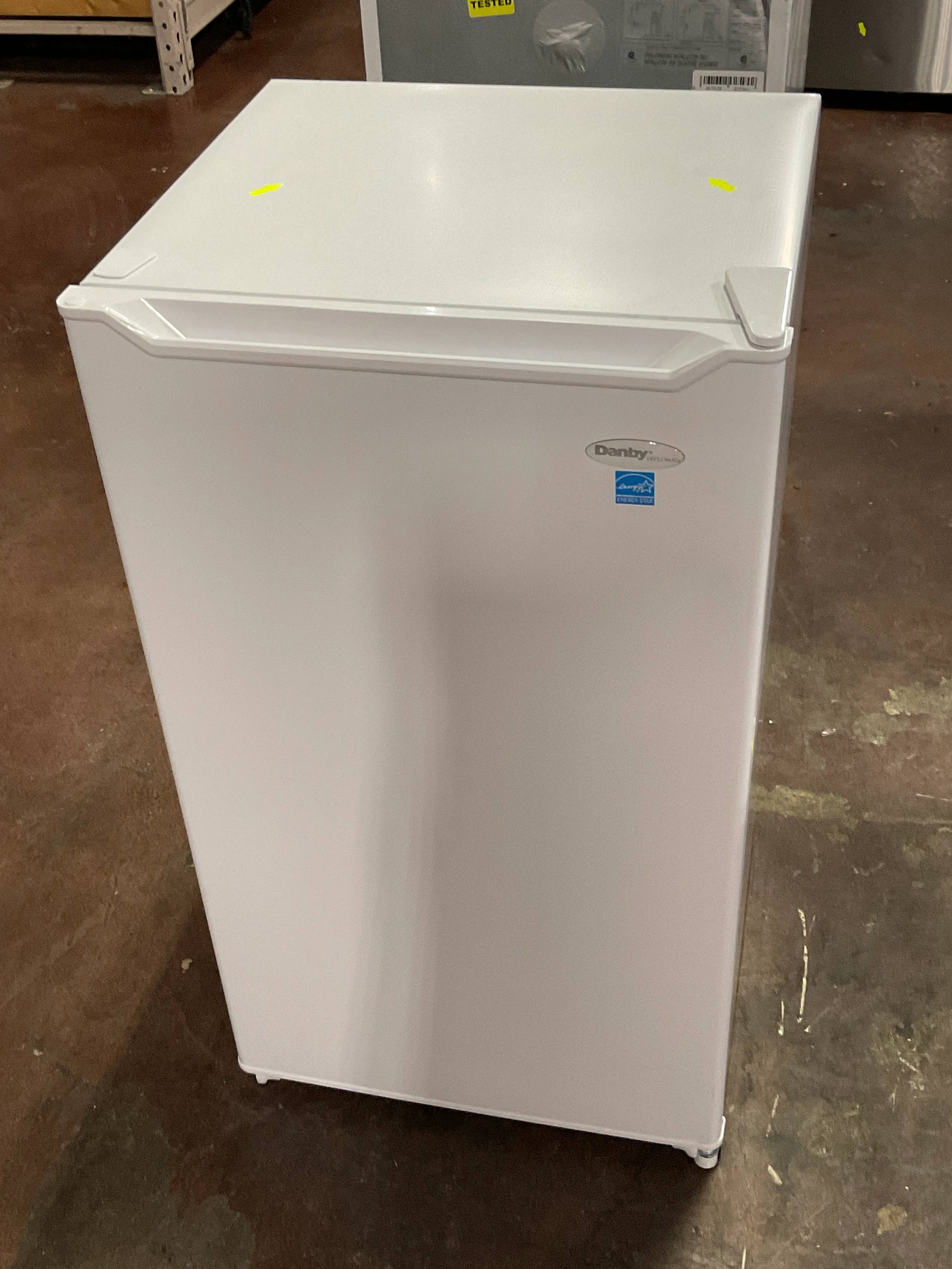 Danby 3.2 cu. ft. Compact Fridge in White - Image 3