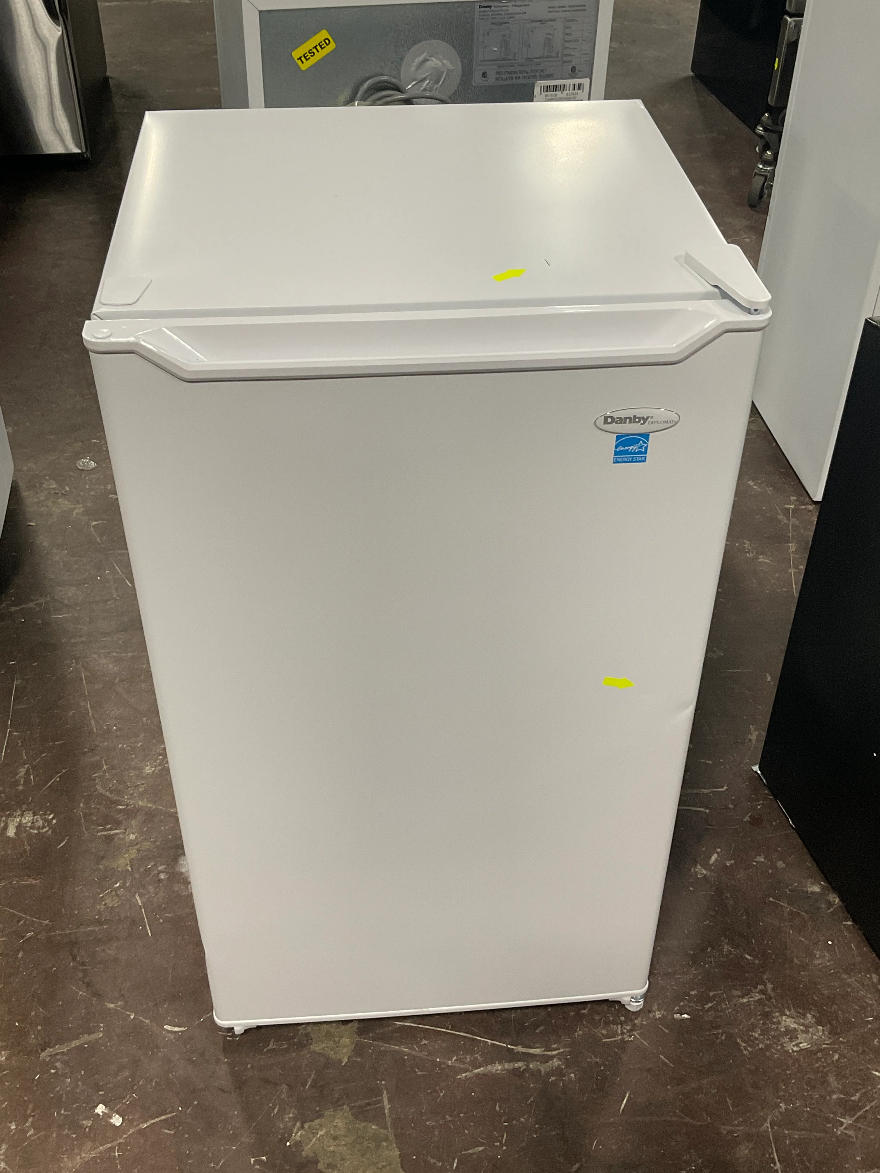 Danby 3.2 cu. ft. Compact Fridge in White - Image 10