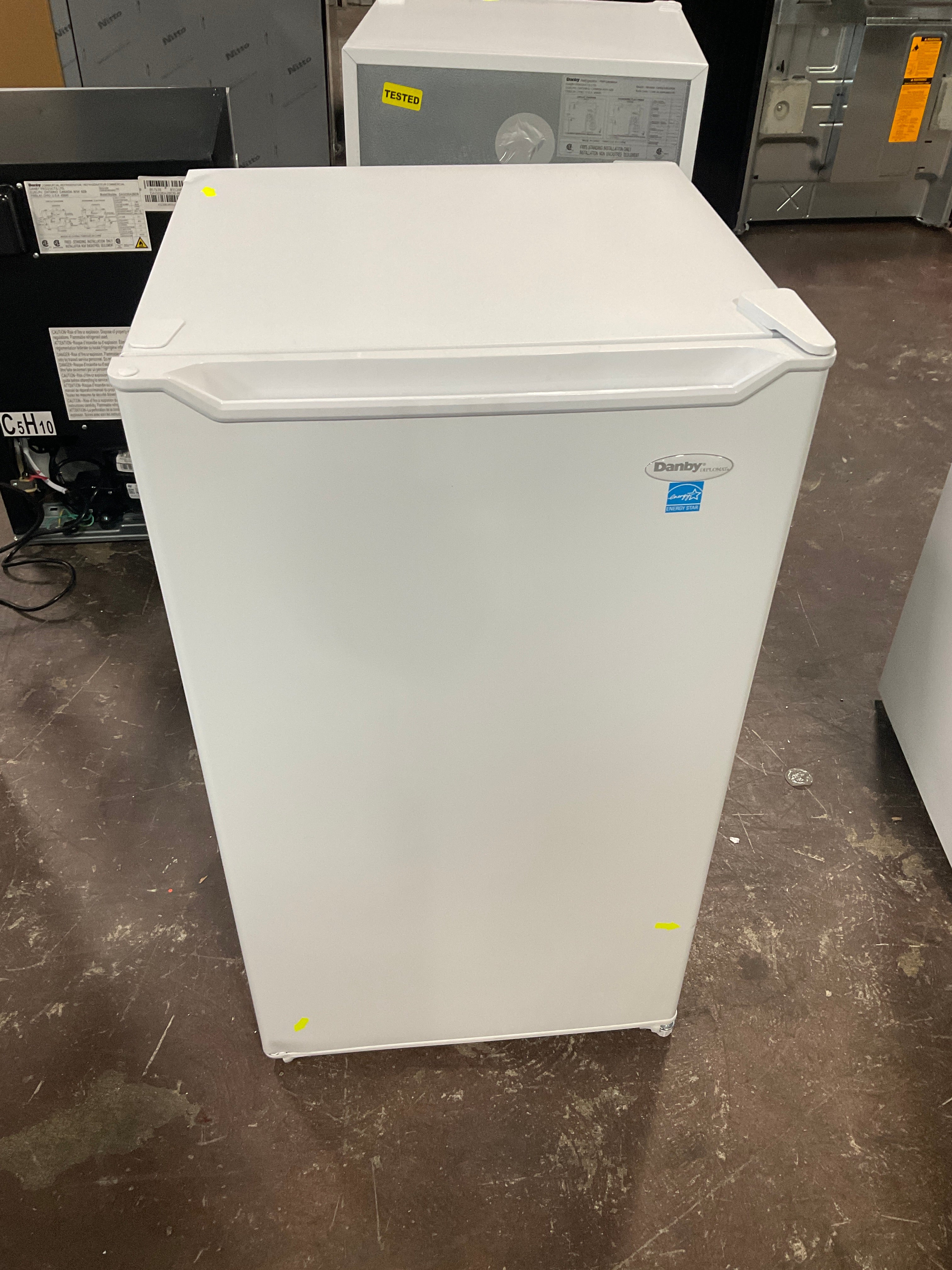 Danby 3.2 cu. ft. Compact Fridge in White - Image 12