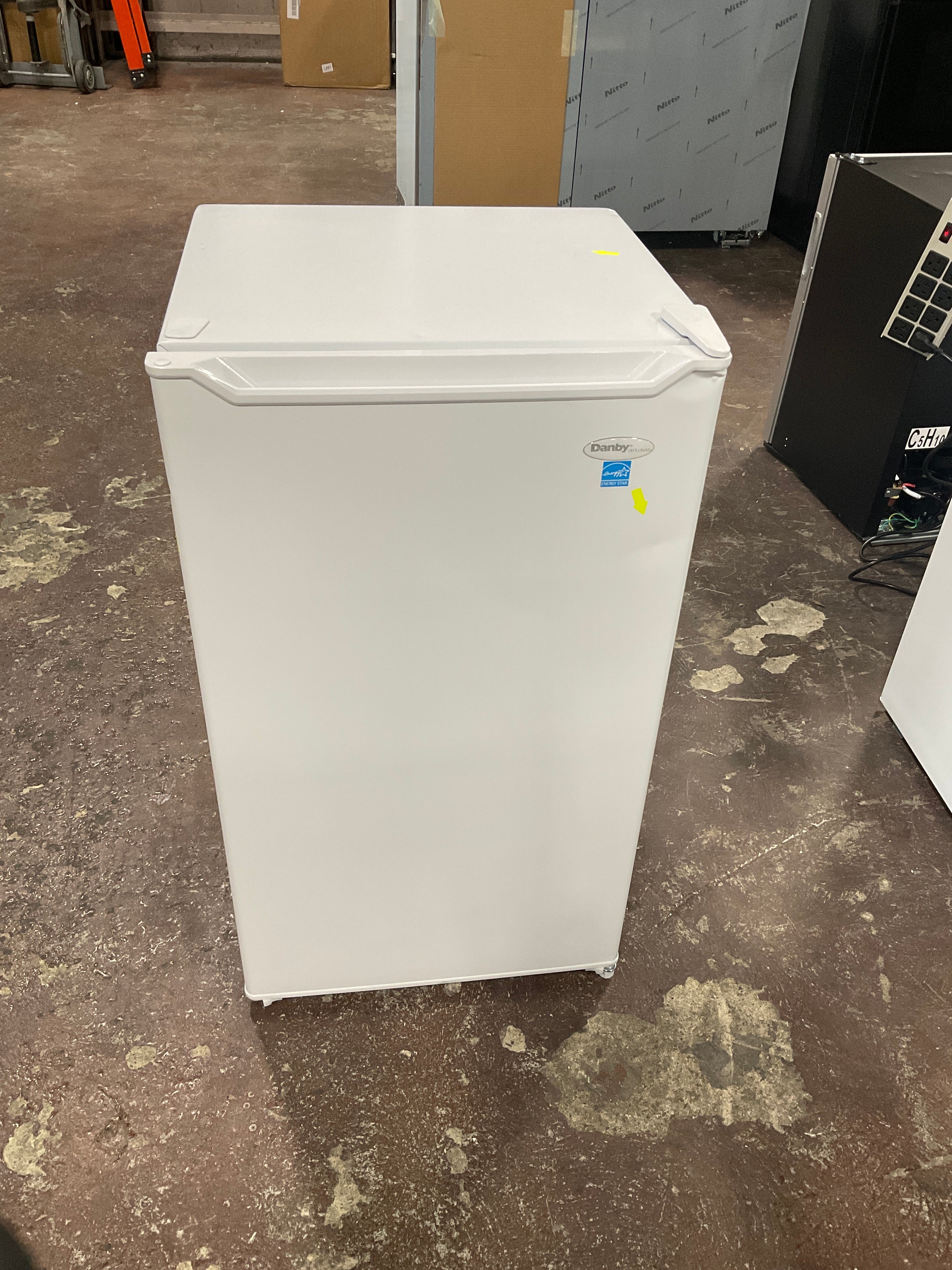 Danby 3.2 cu. ft. Compact Fridge in White - Image 14