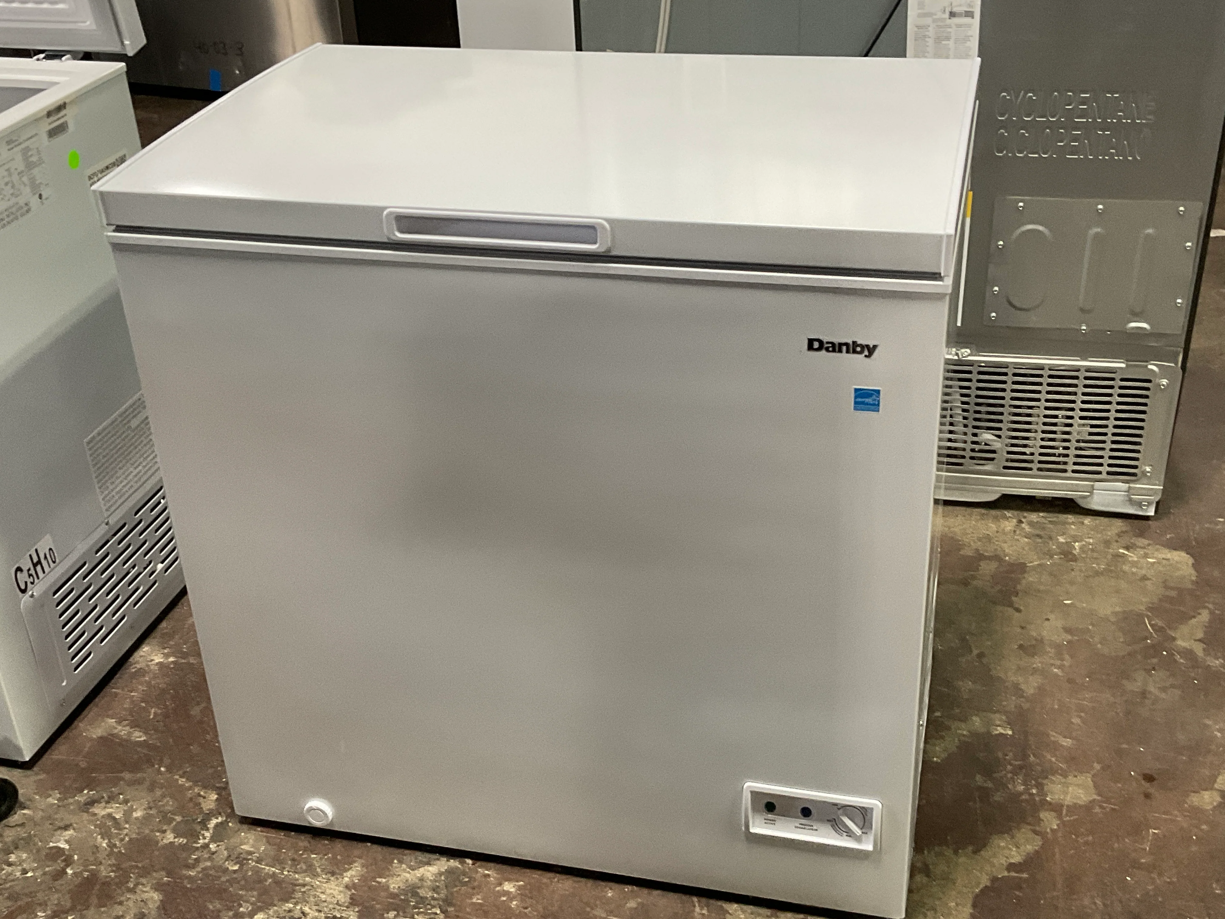 Danby Convertible Square Model Chest Freezer - Image 10