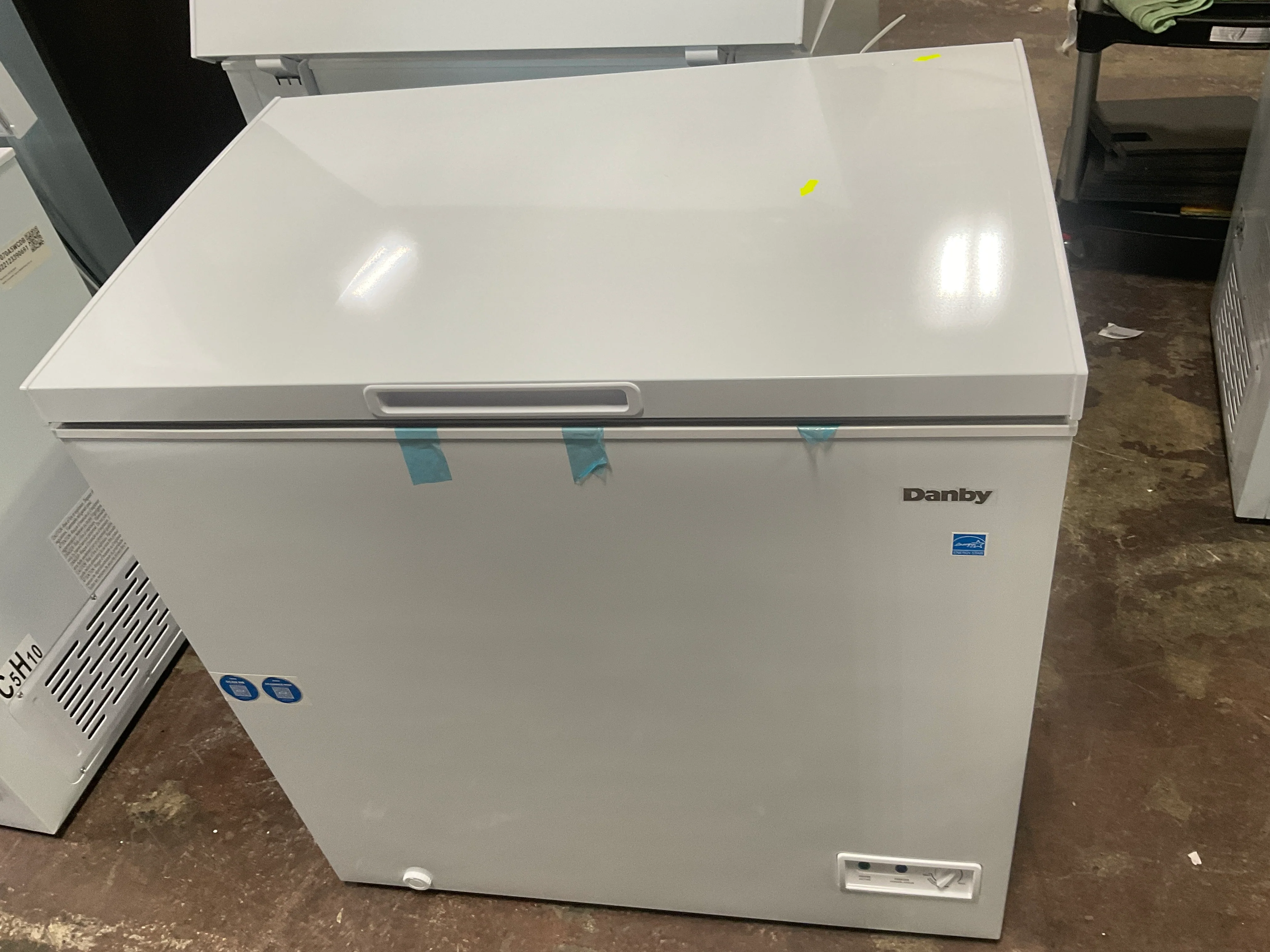 Danby Convertible Square Model Chest Freezer - Image 35