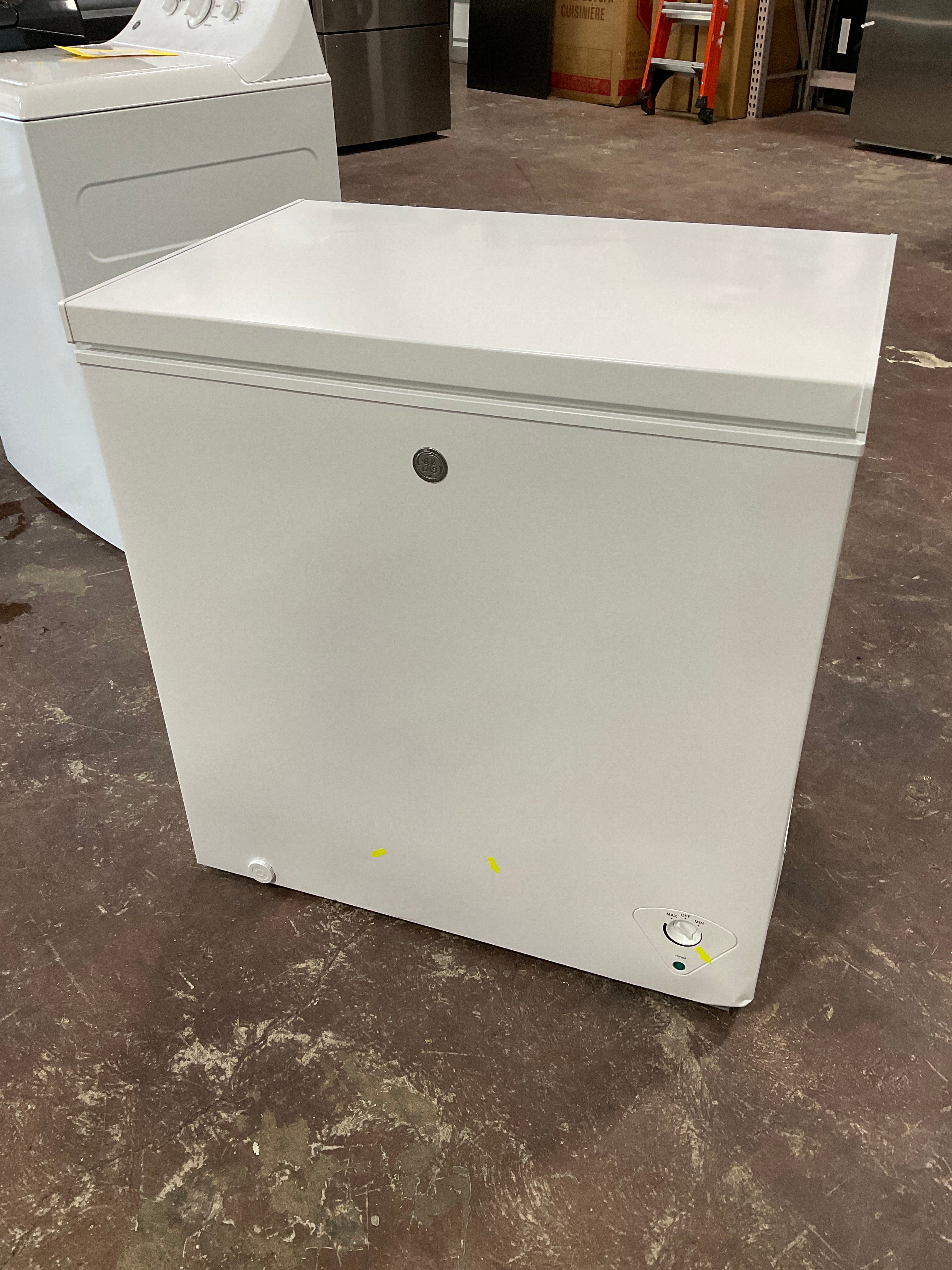 GE® 7.0 Cu. Ft. Manual Defrost Chest Freezer - Image 9