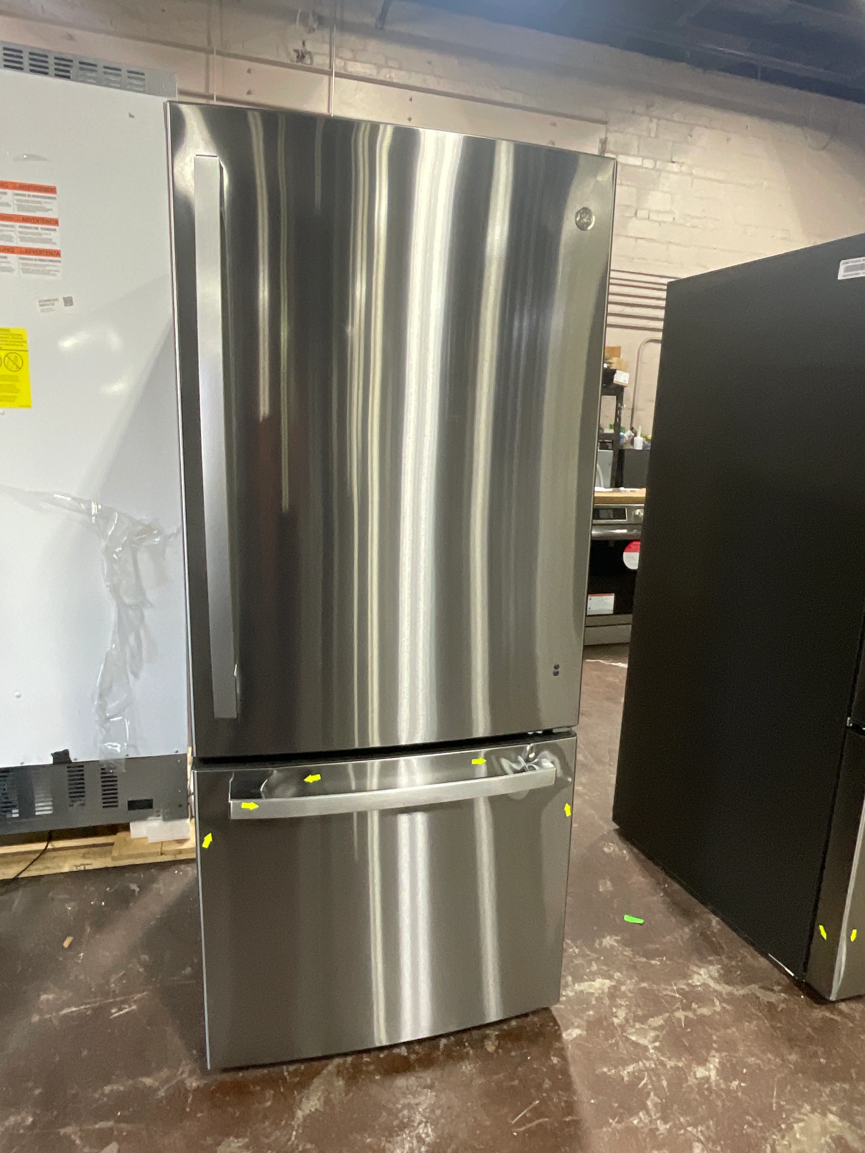 GE® ENERGY STAR® 20.9 Cu. Ft. Bottom-Freezer Refrigerator - Image 7