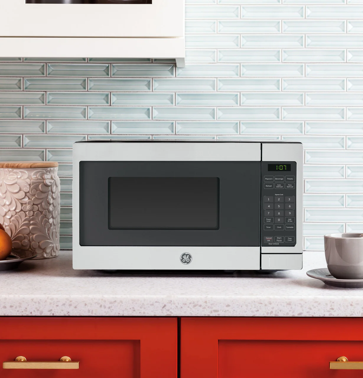 GE GE® 0.7 Cu. Ft. Capacity Countertop Microwave Oven - Image 3