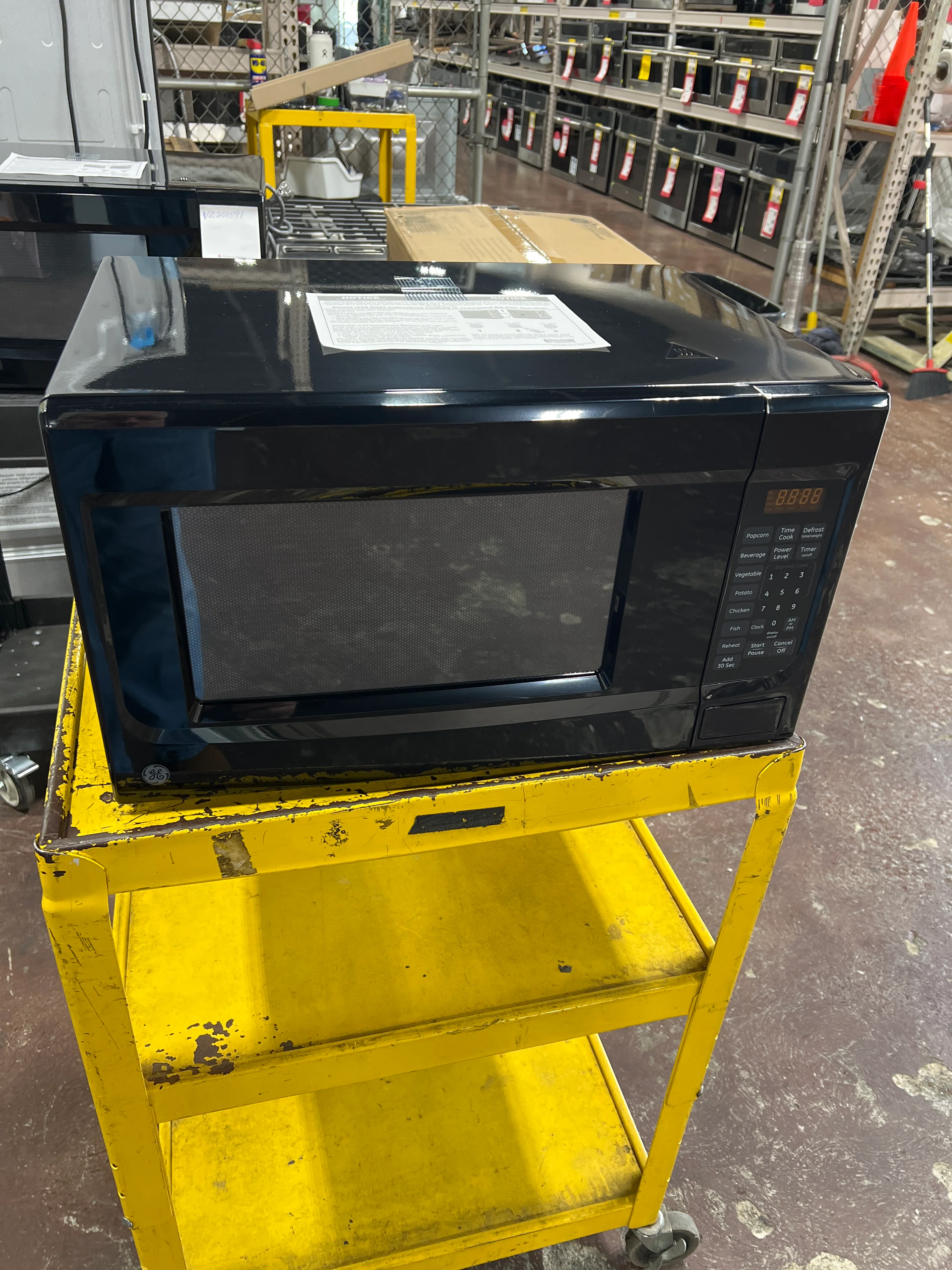 GE® 1.4 Cu. Ft. Countertop Microwave Oven - Image 6