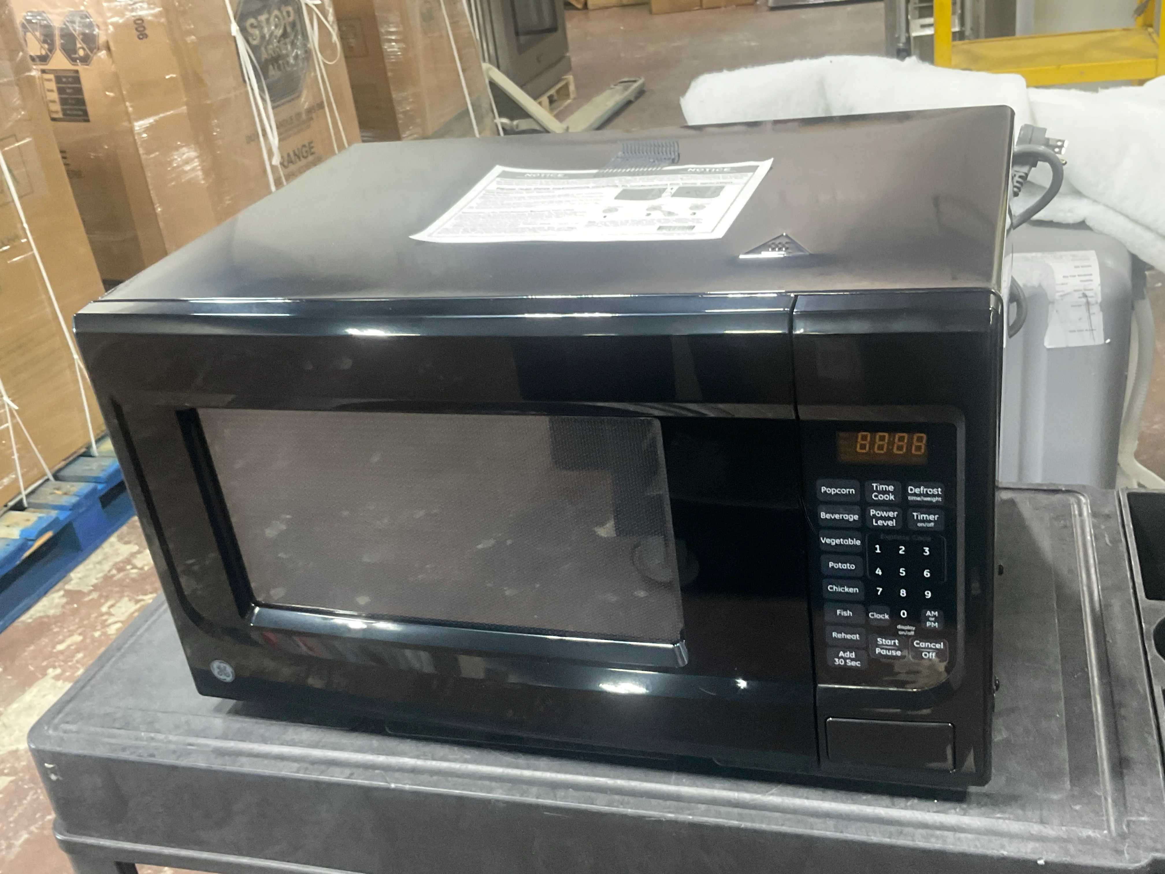 GE® 1.4 Cu. Ft. Countertop Microwave Oven - Image 8