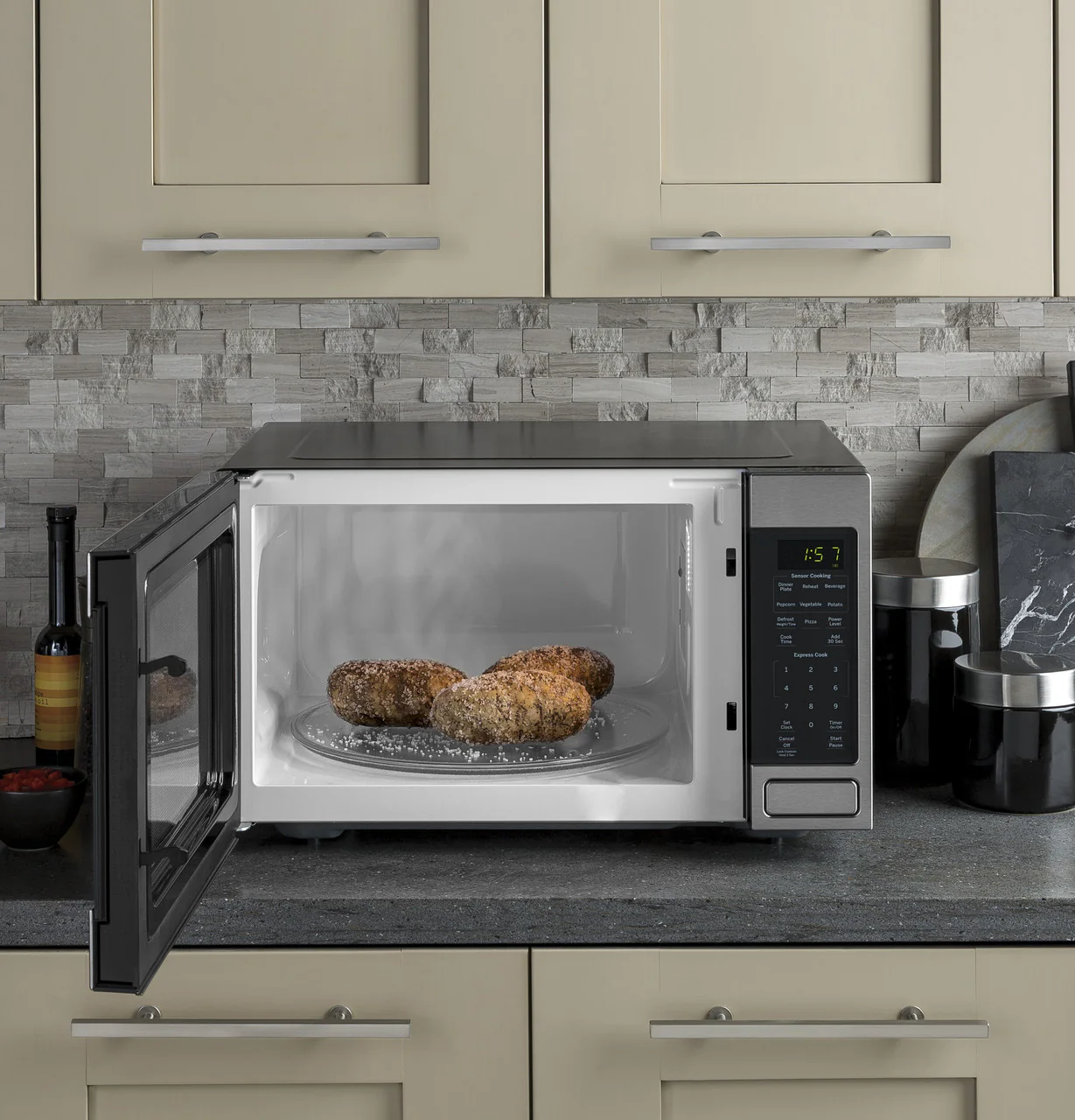 GE GE® 1.6 Cu. Ft. Countertop Microwave Oven - Image 5
