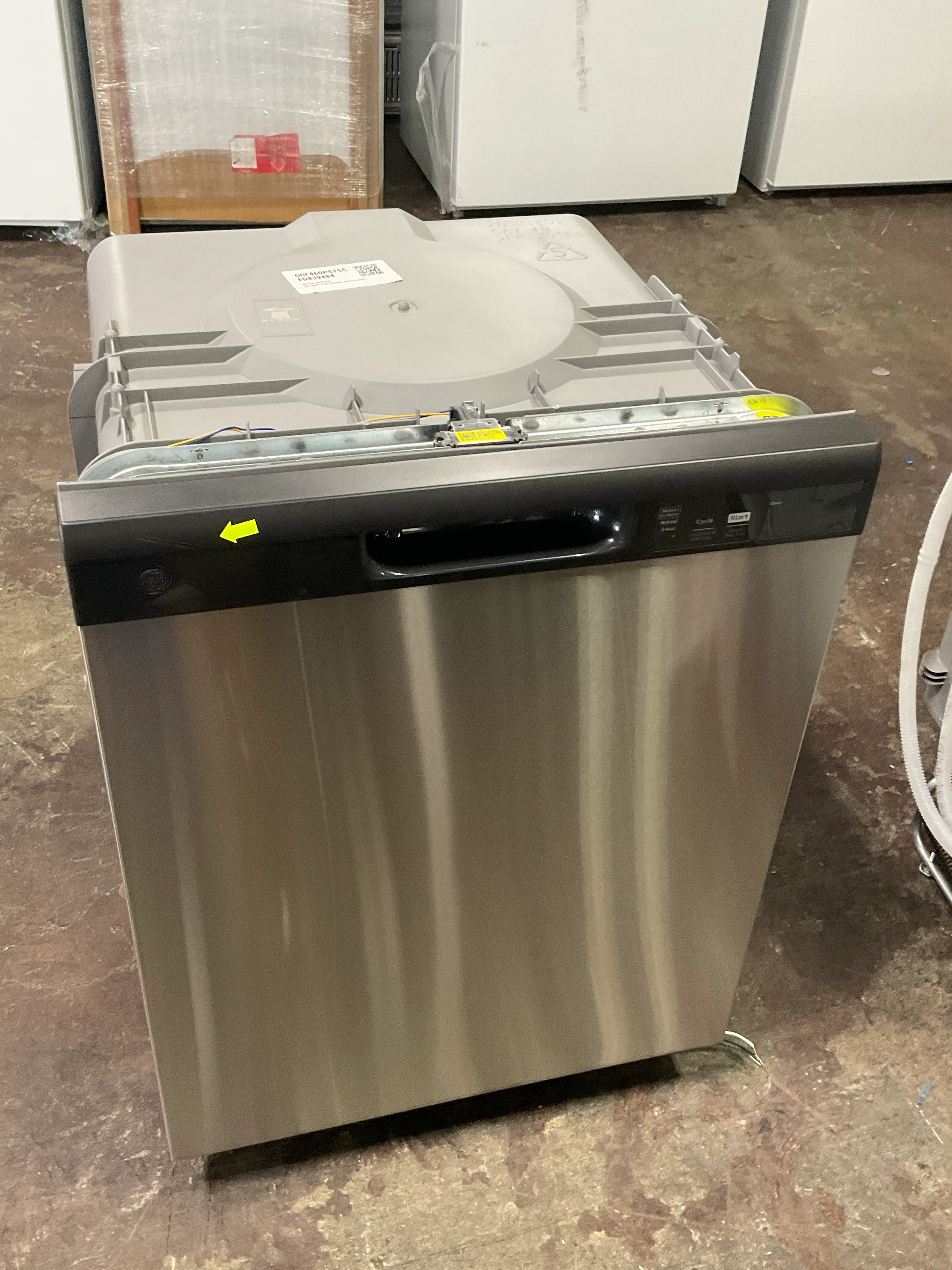 GE GE® ENERGY STAR® Dishwasher with Front Controls - Image 6