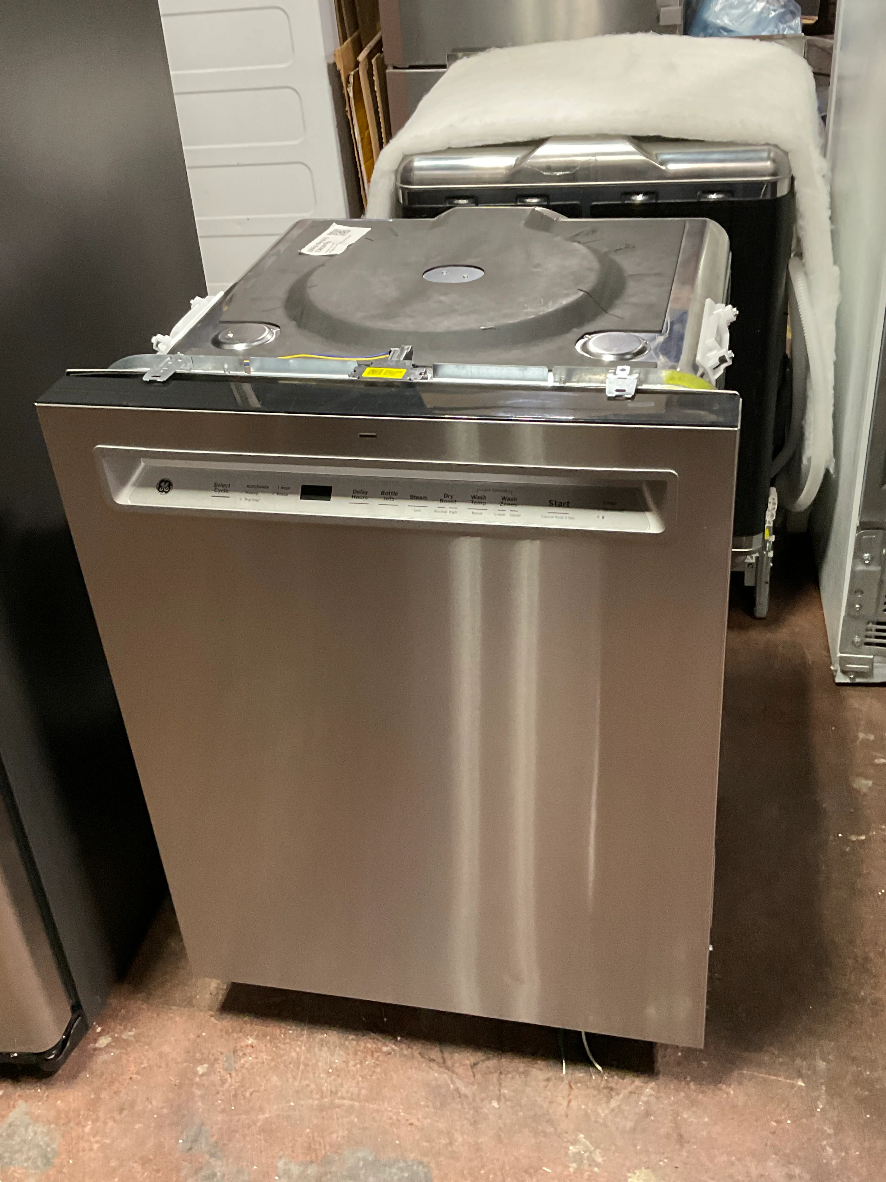 GE GE® ENERGY STAR® Fingerprint Resistant Front Control with Stainless Steel Interior Dishwasher with Sanitize Cycle - Image 6
