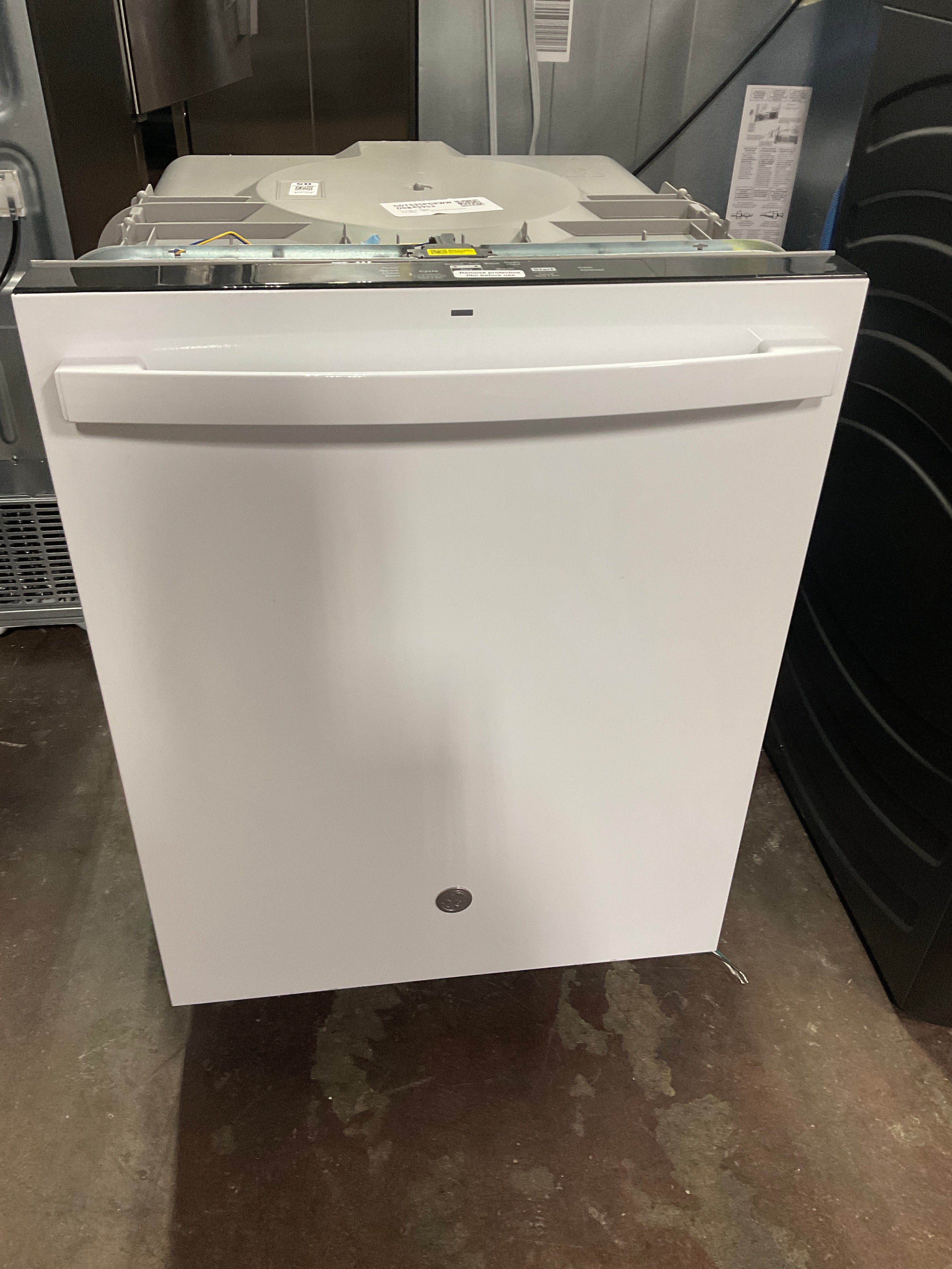 GE GE® ENERGY STAR® Top Control with Plastic Interior Dishwasher with Sanitize Cycle & Dry Boost - Image 6