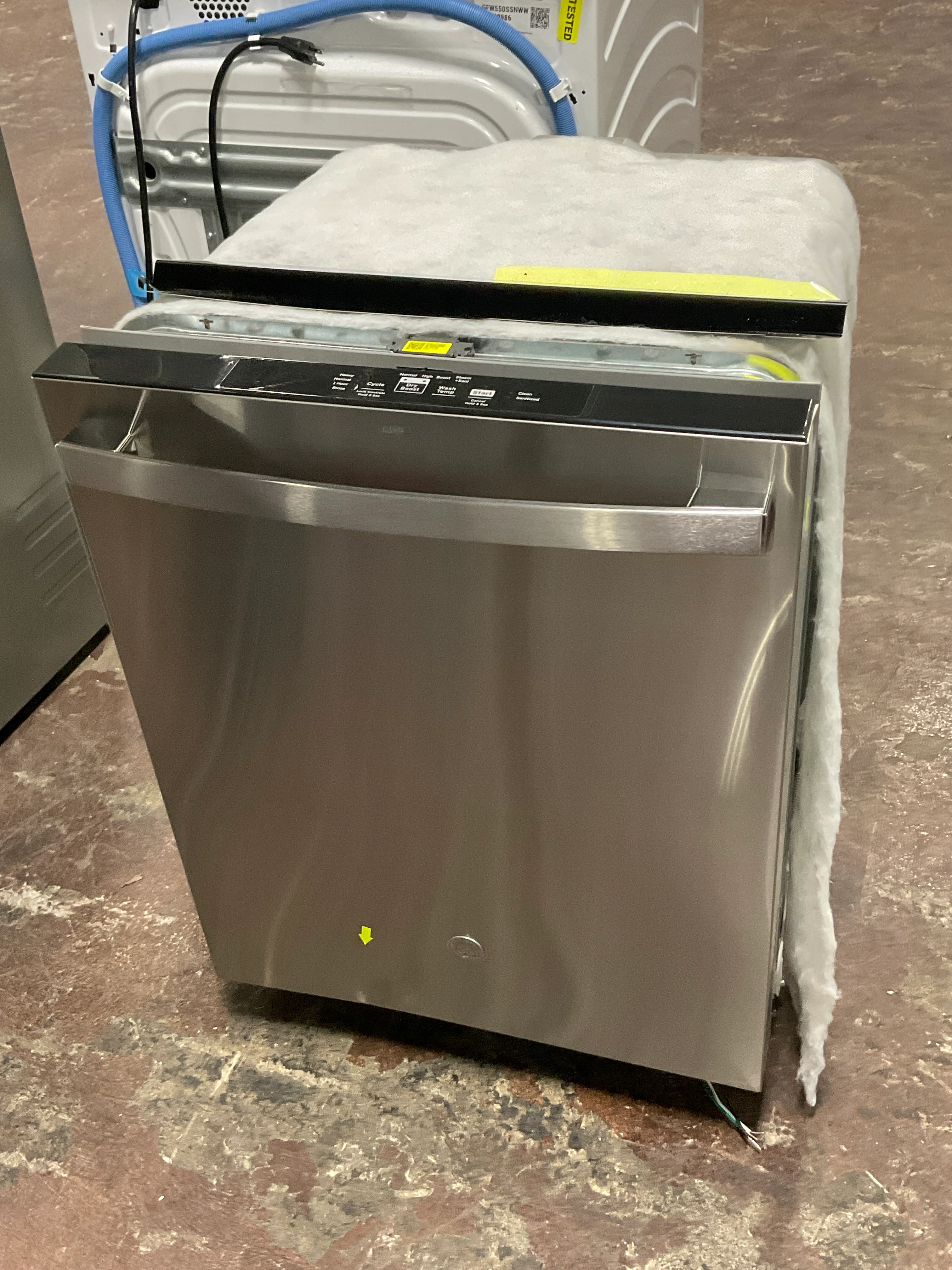 GE GE® ENERGY STAR® Top Control with Plastic Interior Dishwasher with Sanitize Cycle & Dry Boost - Image 6