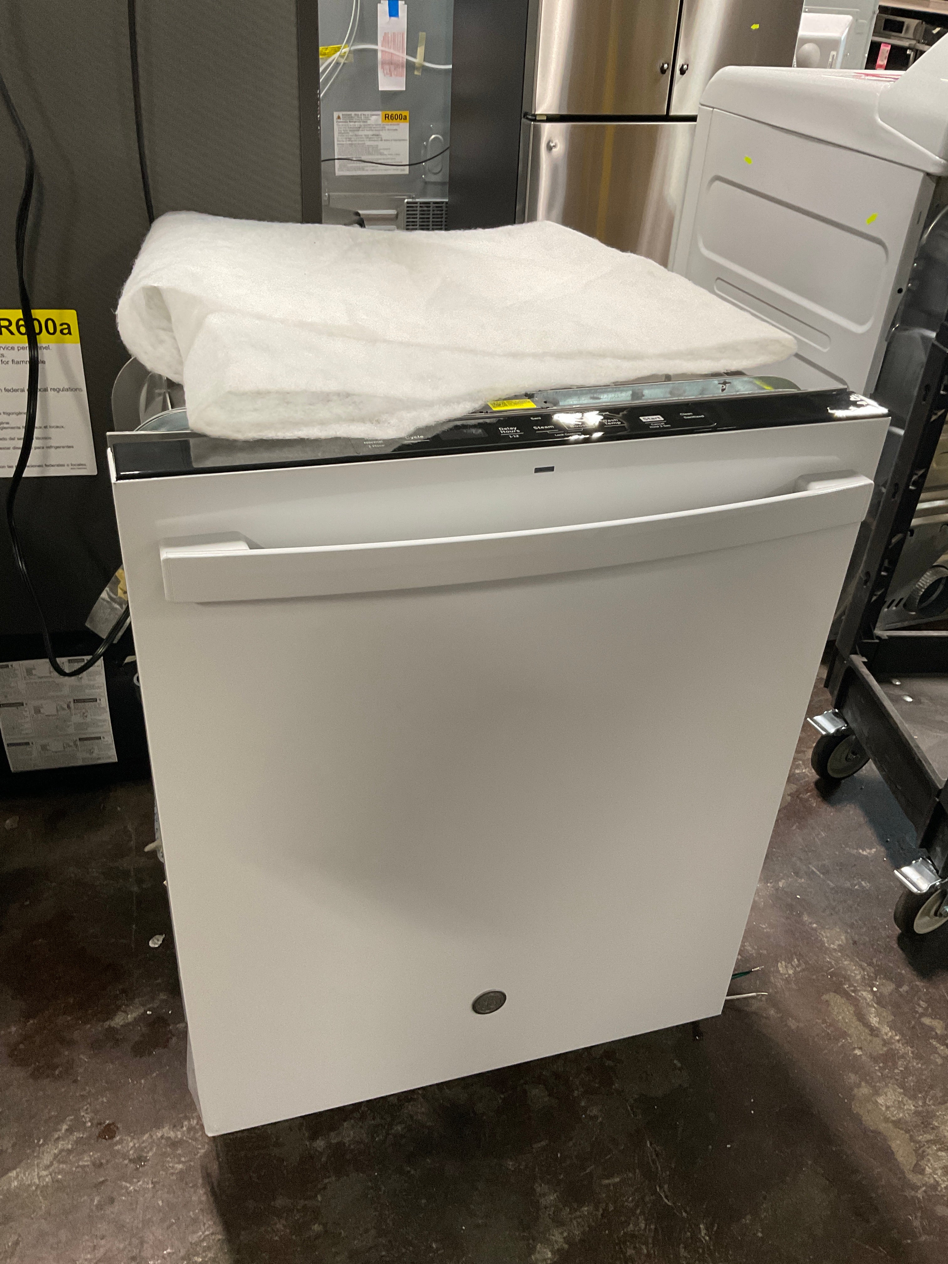 GE GE® ENERGY STAR® Top Control with Plastic Interior Dishwasher with Sanitize Cycle & Dry Boost - Image 6