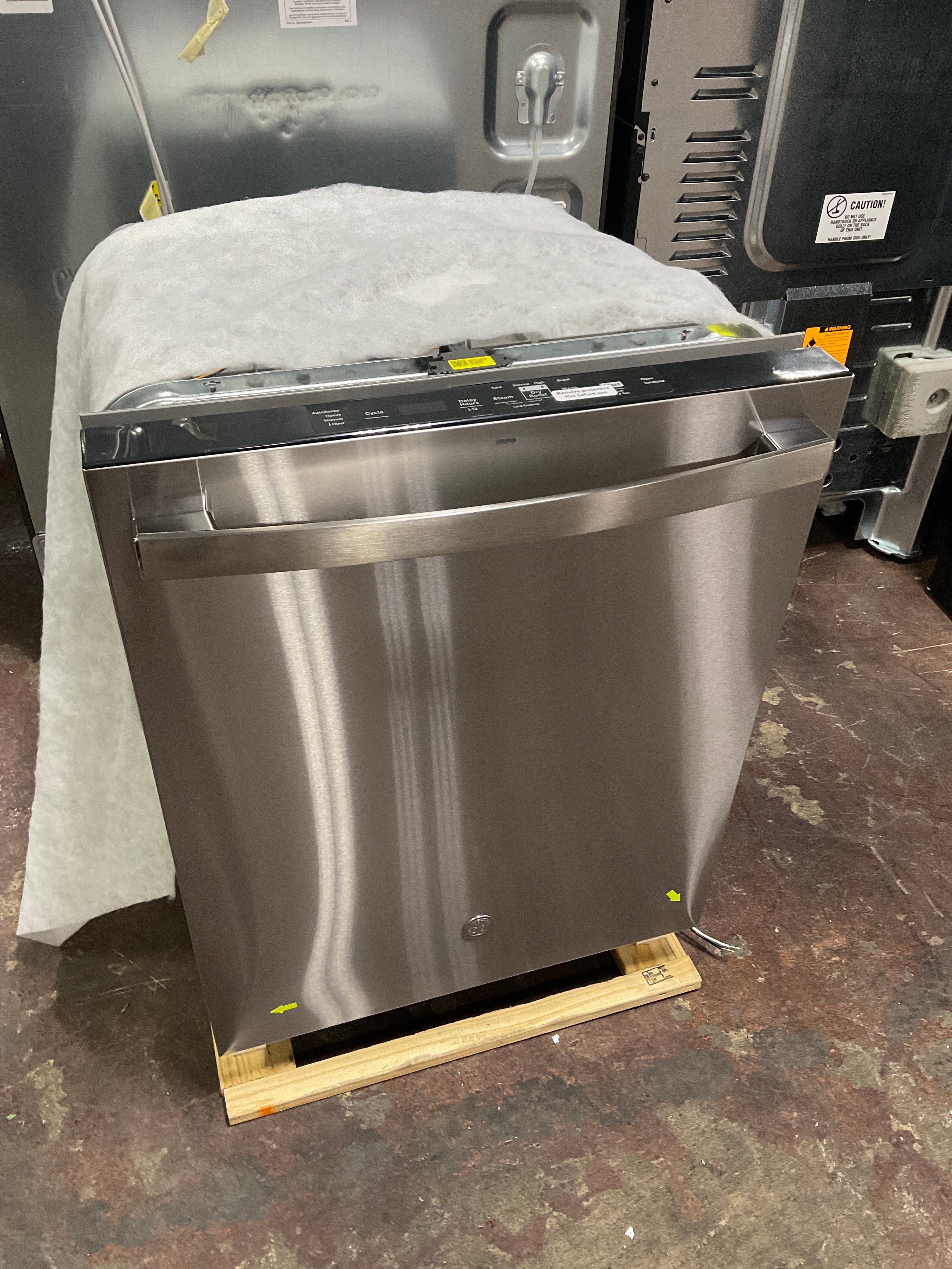 GE ENERGY STAR Top Control with Plastic Interior Dishwasher with Sanitize Cycle & Dry Boost - Image 10