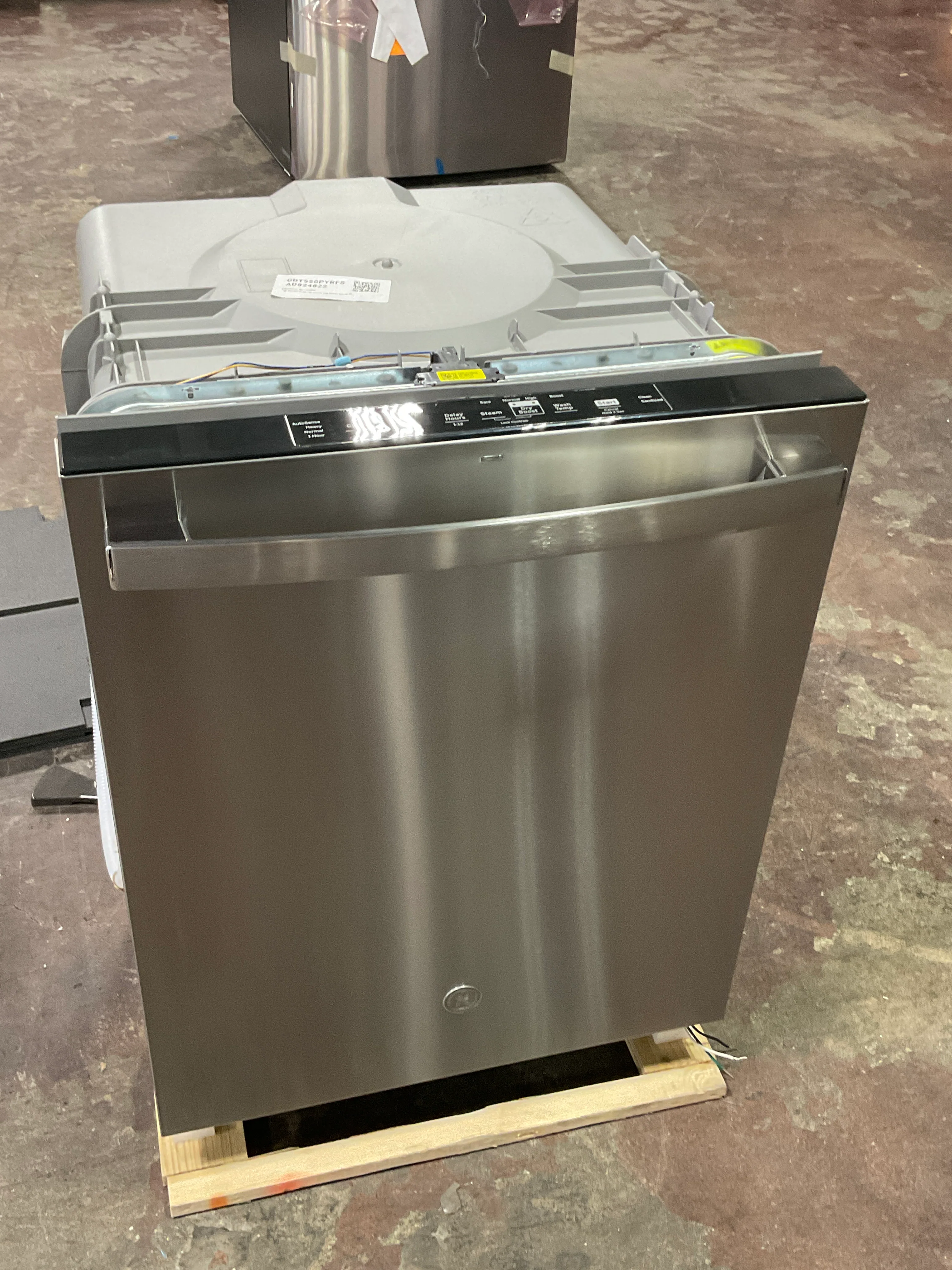 GE ENERGY STAR Top Control with Plastic Interior Dishwasher with Sanitize Cycle & Dry Boost - Image 11