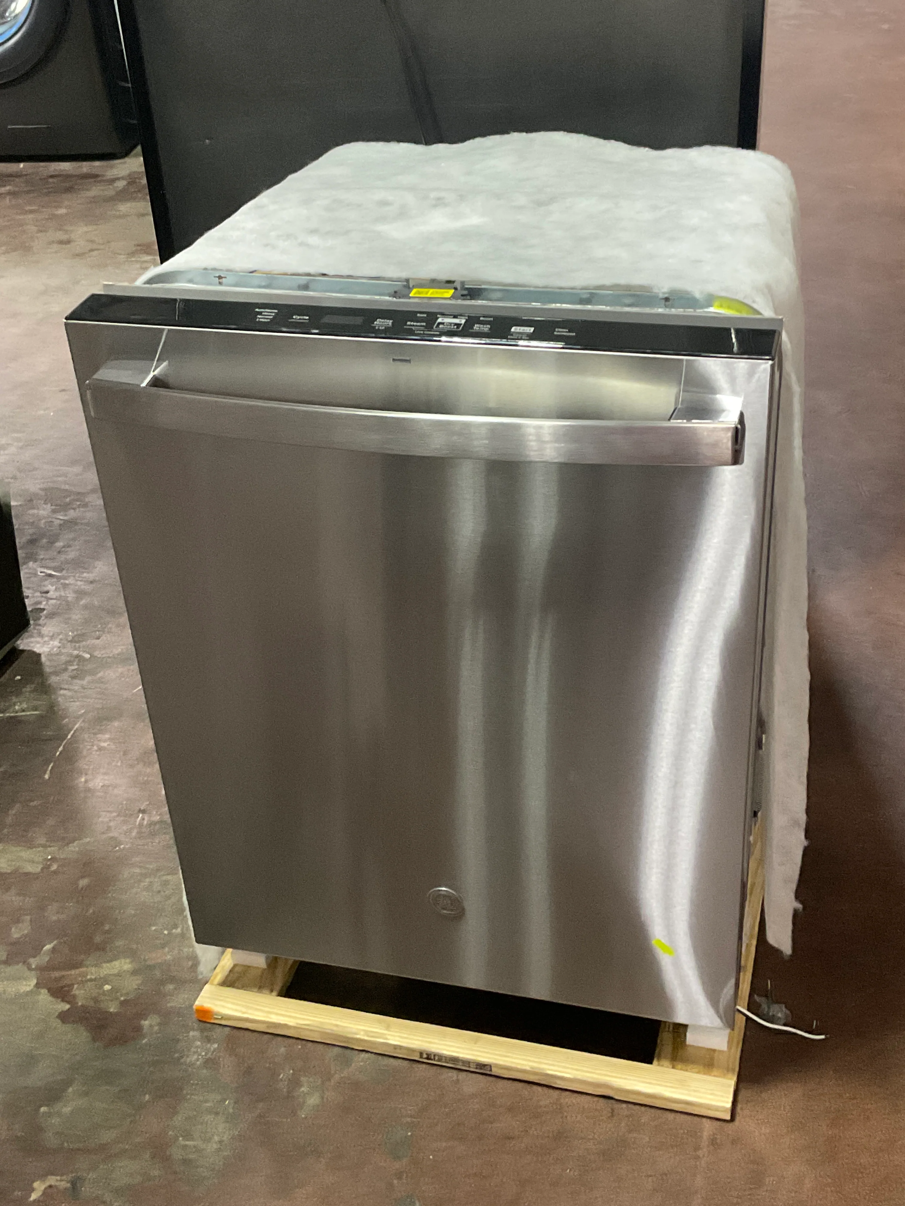 GE ENERGY STAR Top Control with Plastic Interior Dishwasher with Sanitize Cycle & Dry Boost - Image 12