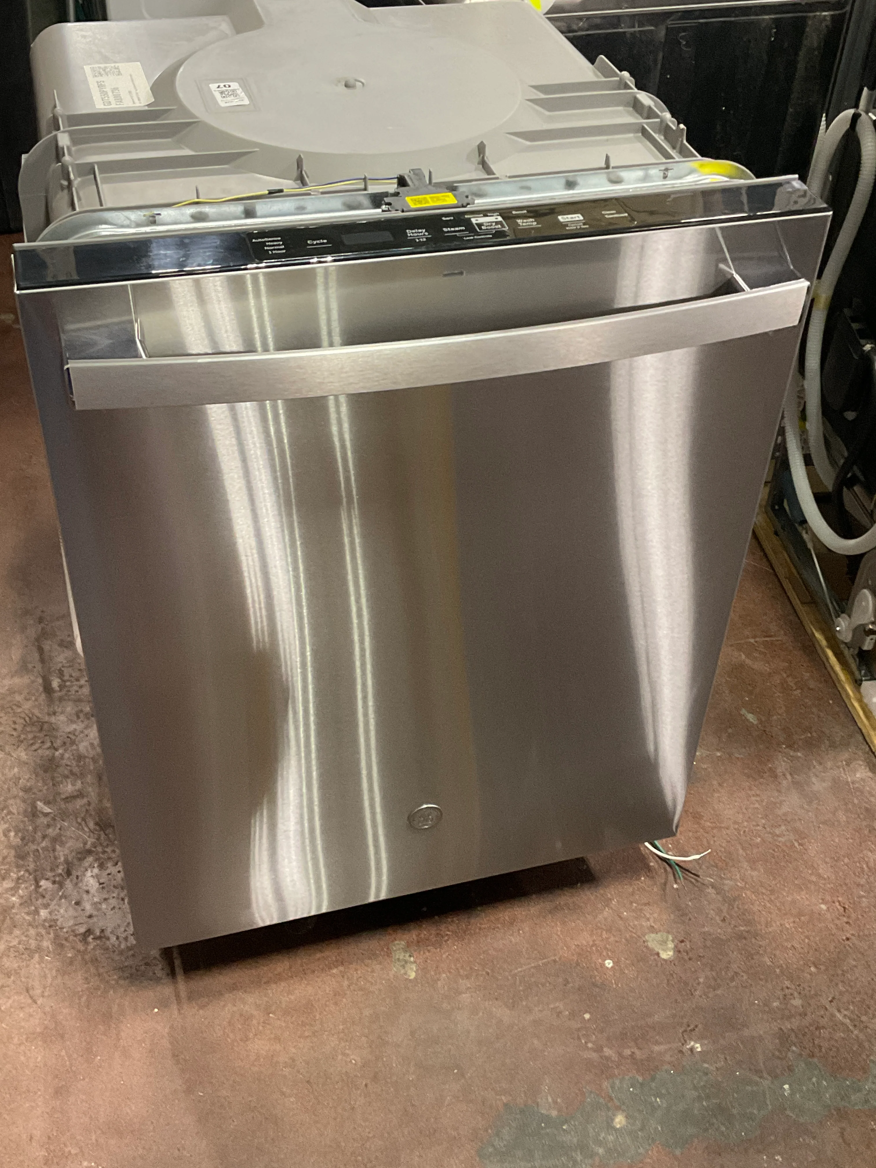 GE ENERGY STAR Top Control with Plastic Interior Dishwasher with Sanitize Cycle & Dry Boost - Image 6