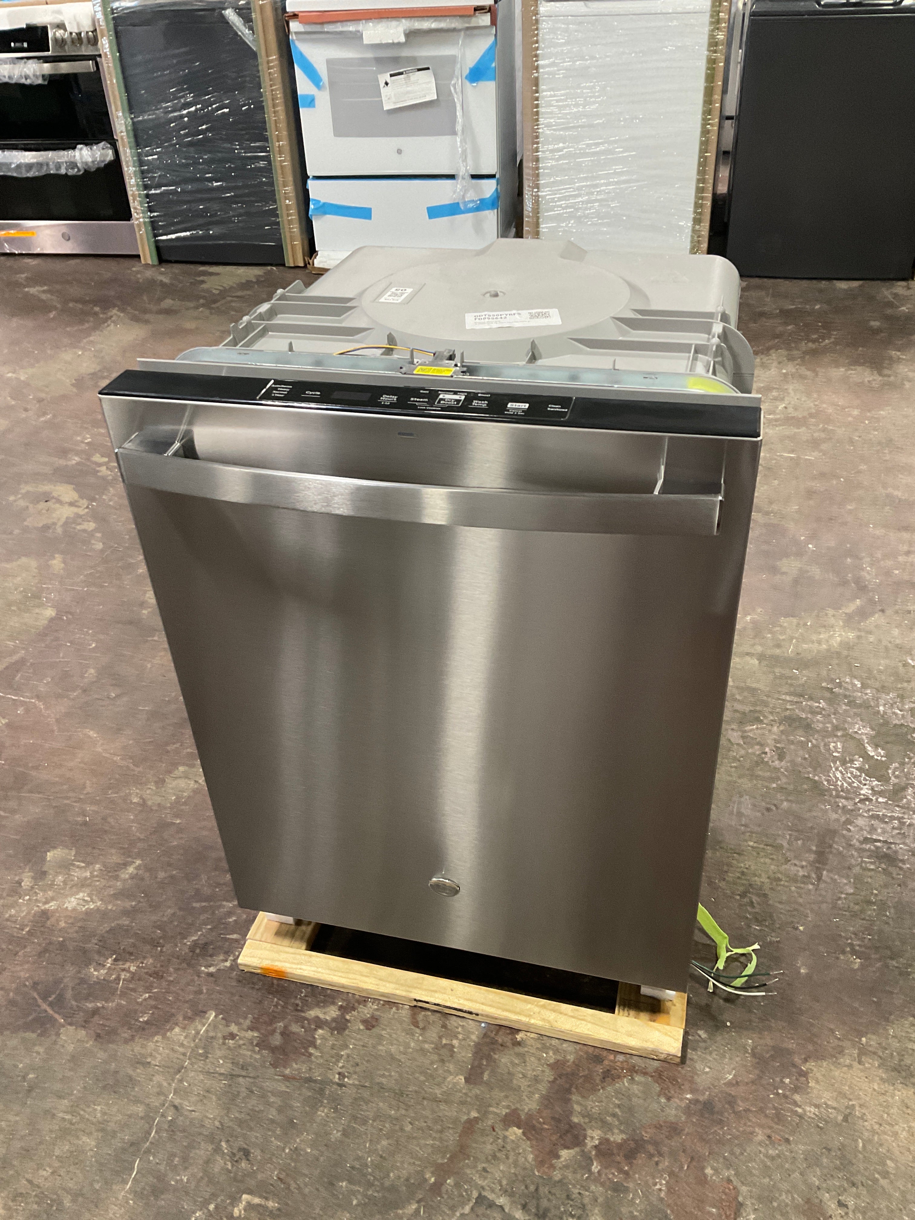 GE ENERGY STAR Top Control with Plastic Interior Dishwasher with Sanitize Cycle & Dry Boost - Image 9