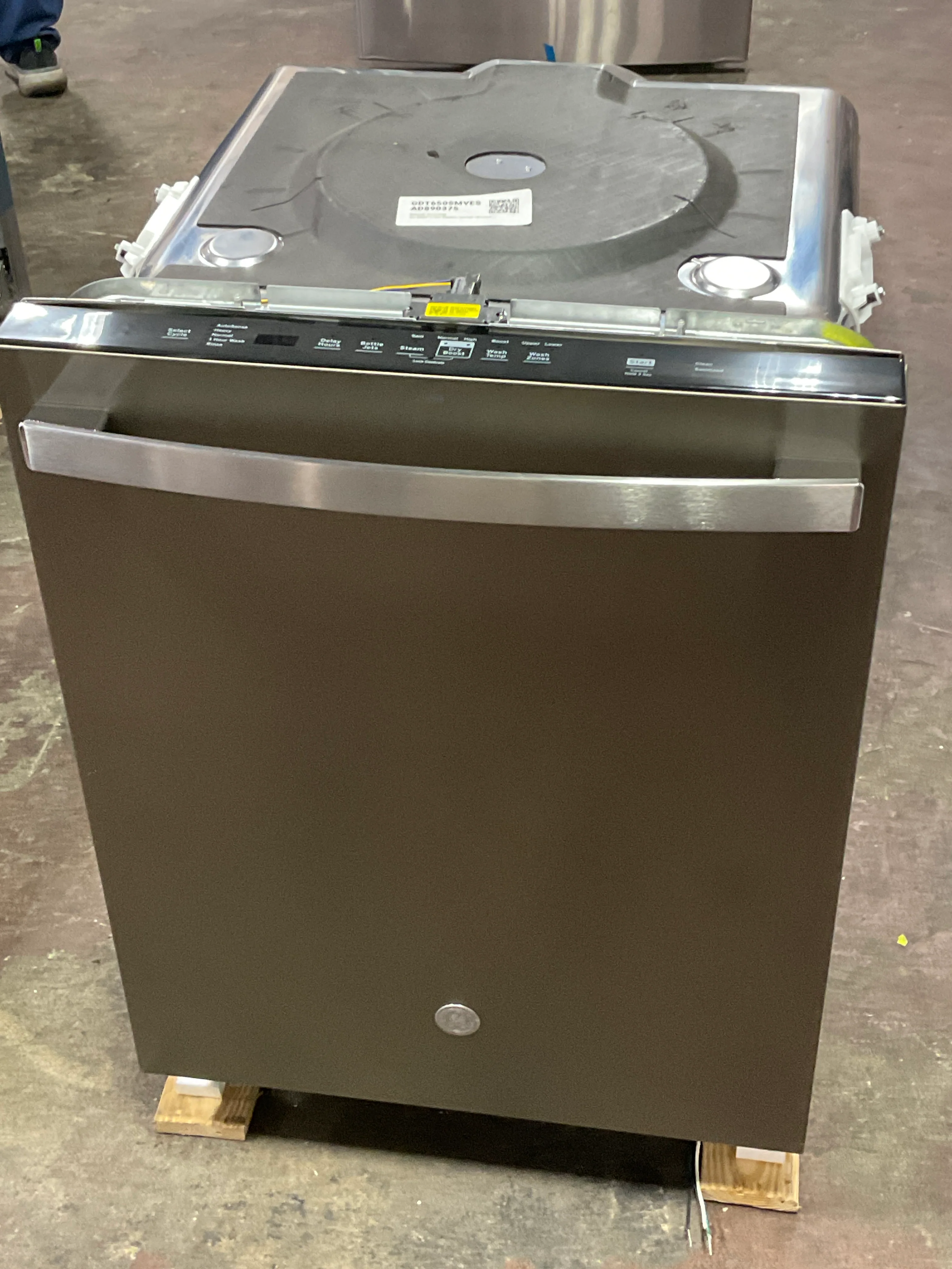 GE GE® ENERGY STAR® Fingerprint Resistant Top Control with Stainless Steel Interior Dishwasher with Sanitize Cycle - Image 6