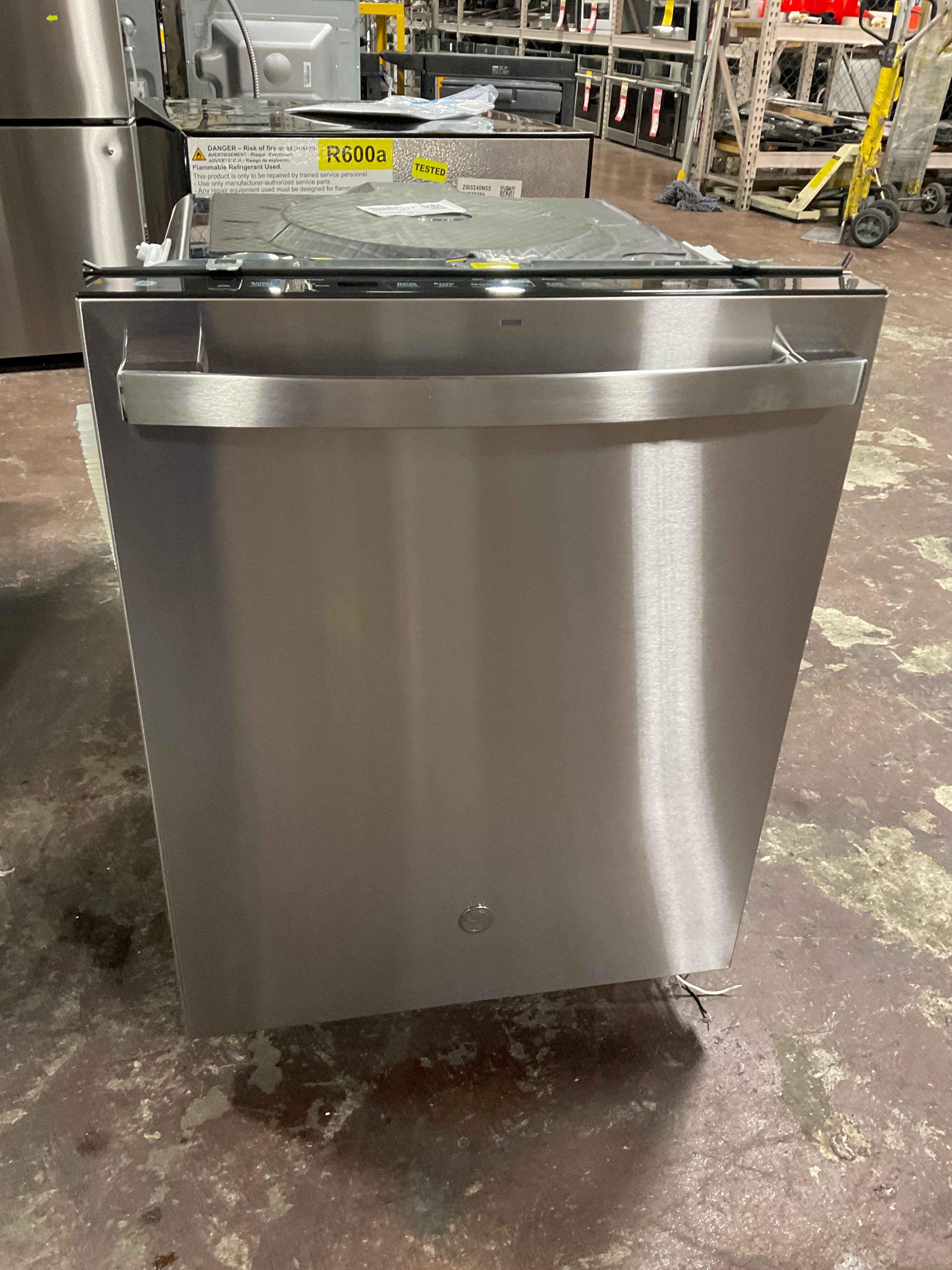 GE GE® ENERGY STAR® Top Control with Plastic Interior Dishwasher with Sanitize Cycle & Dry Boost - Image 11