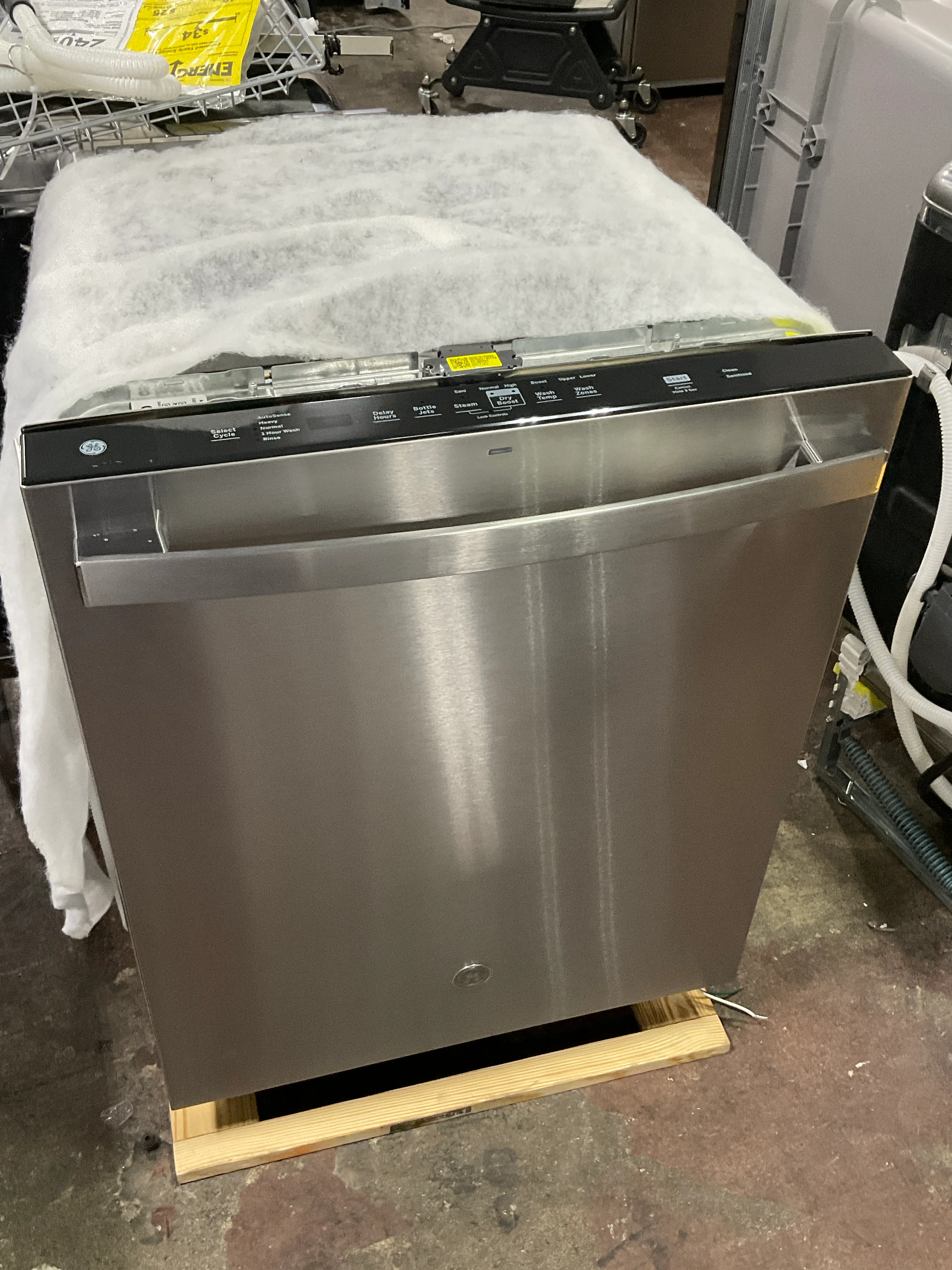 GE GE® ENERGY STAR® Top Control with Plastic Interior Dishwasher with Sanitize Cycle & Dry Boost - Image 12