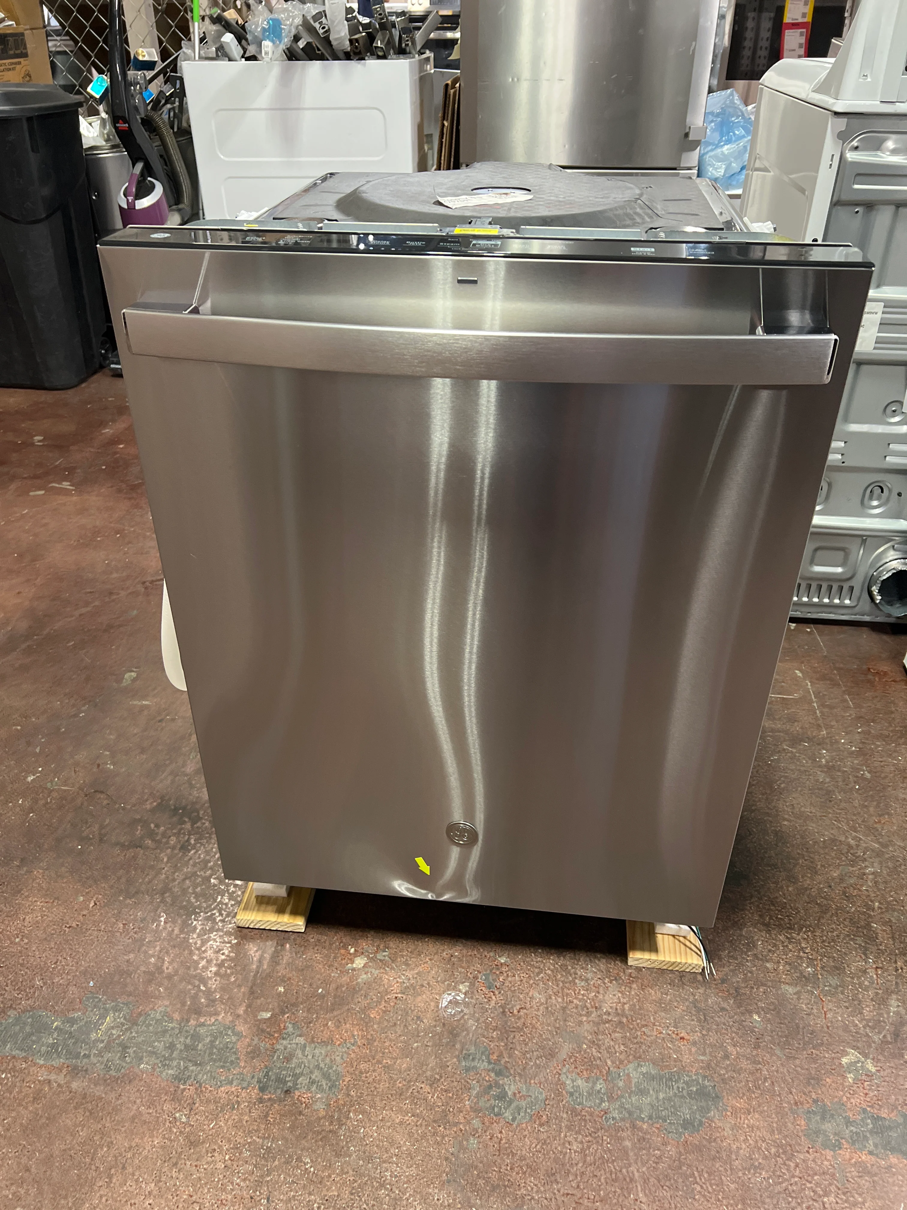 GE GE® ENERGY STAR® Top Control with Plastic Interior Dishwasher with Sanitize Cycle & Dry Boost - Image 6