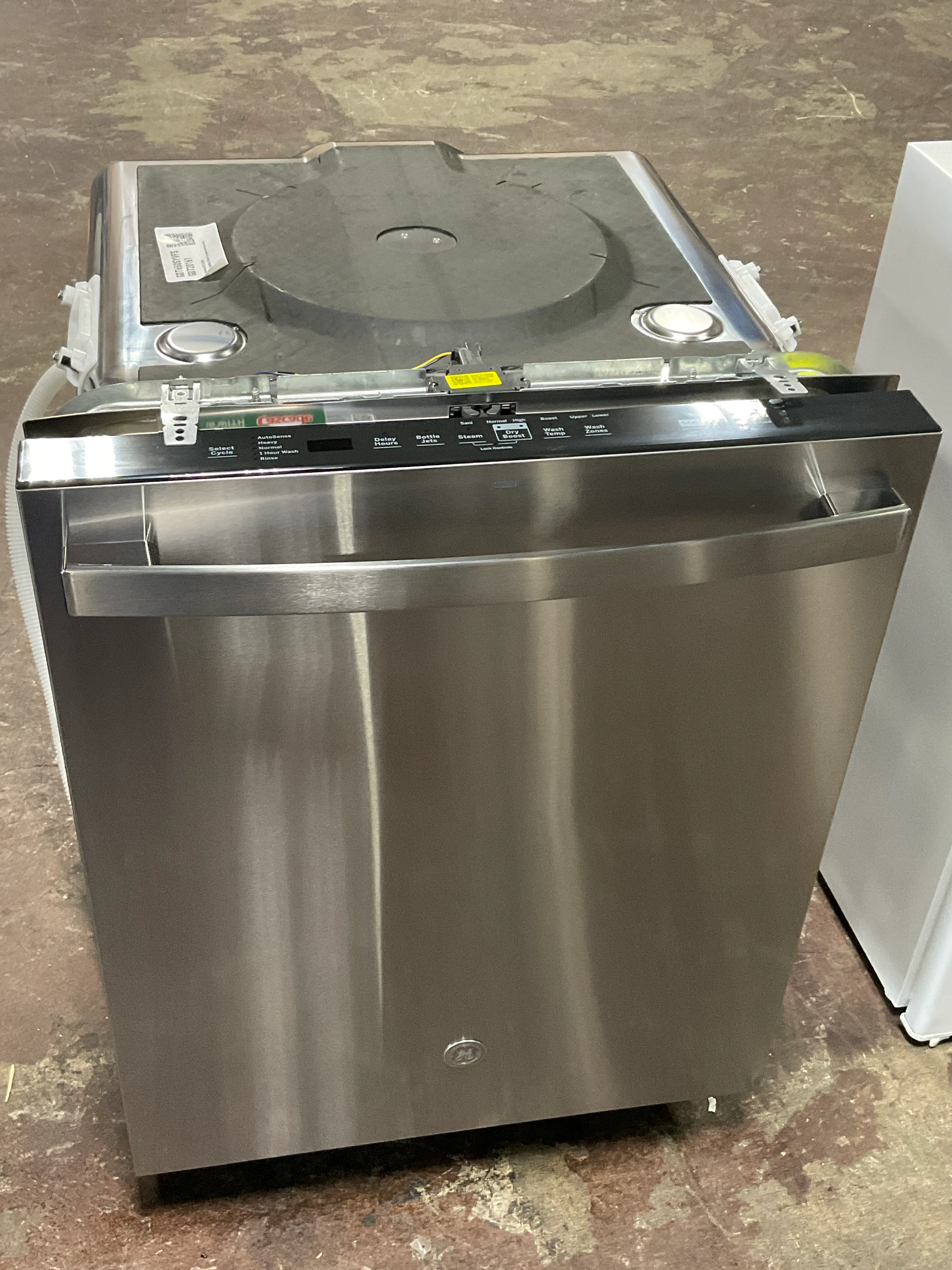 GE GE® ENERGY STAR® Top Control with Plastic Interior Dishwasher with Sanitize Cycle & Dry Boost - Image 8