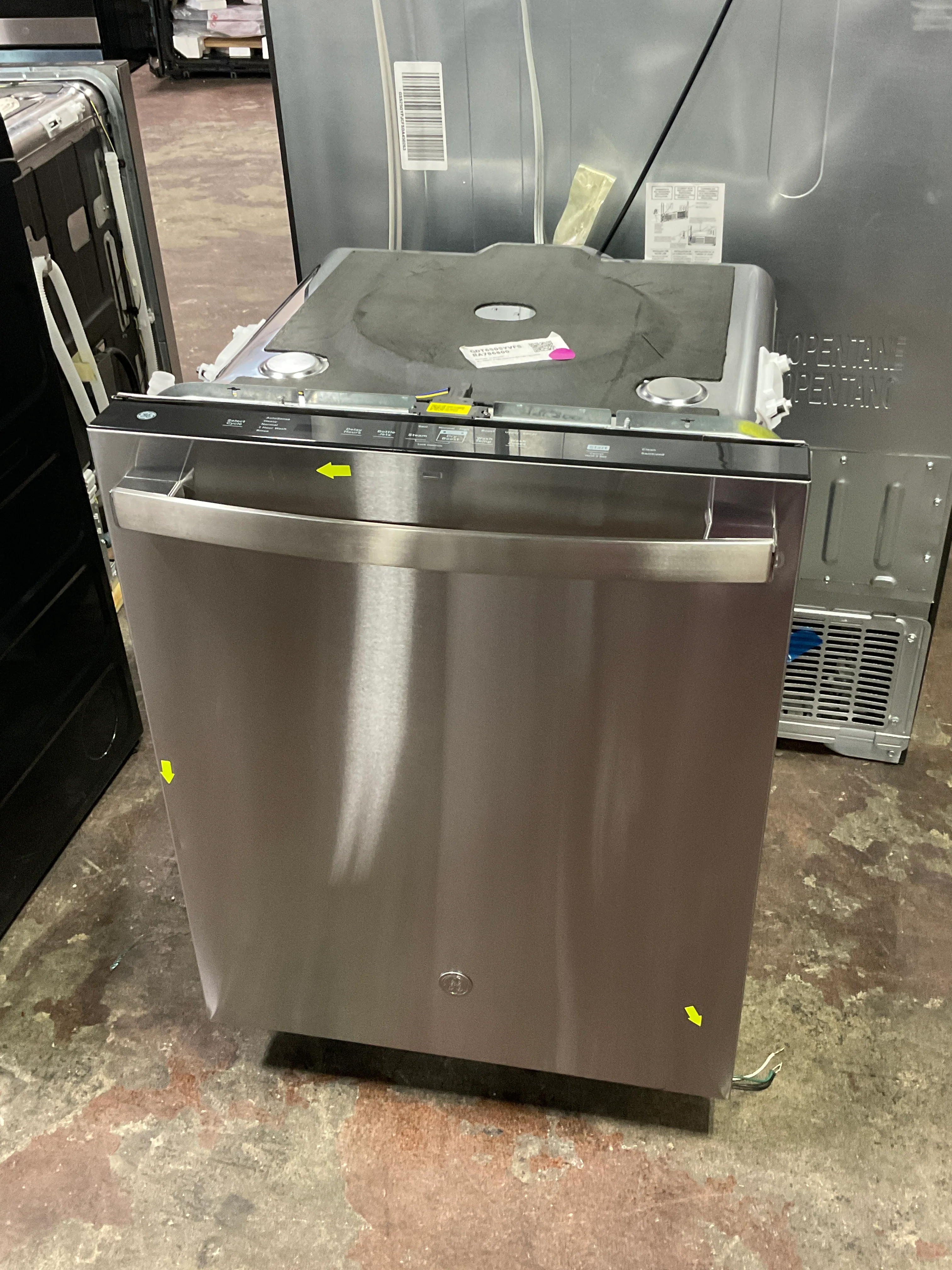GE GE® ENERGY STAR® Top Control with Plastic Interior Dishwasher with Sanitize Cycle & Dry Boost - Image 9