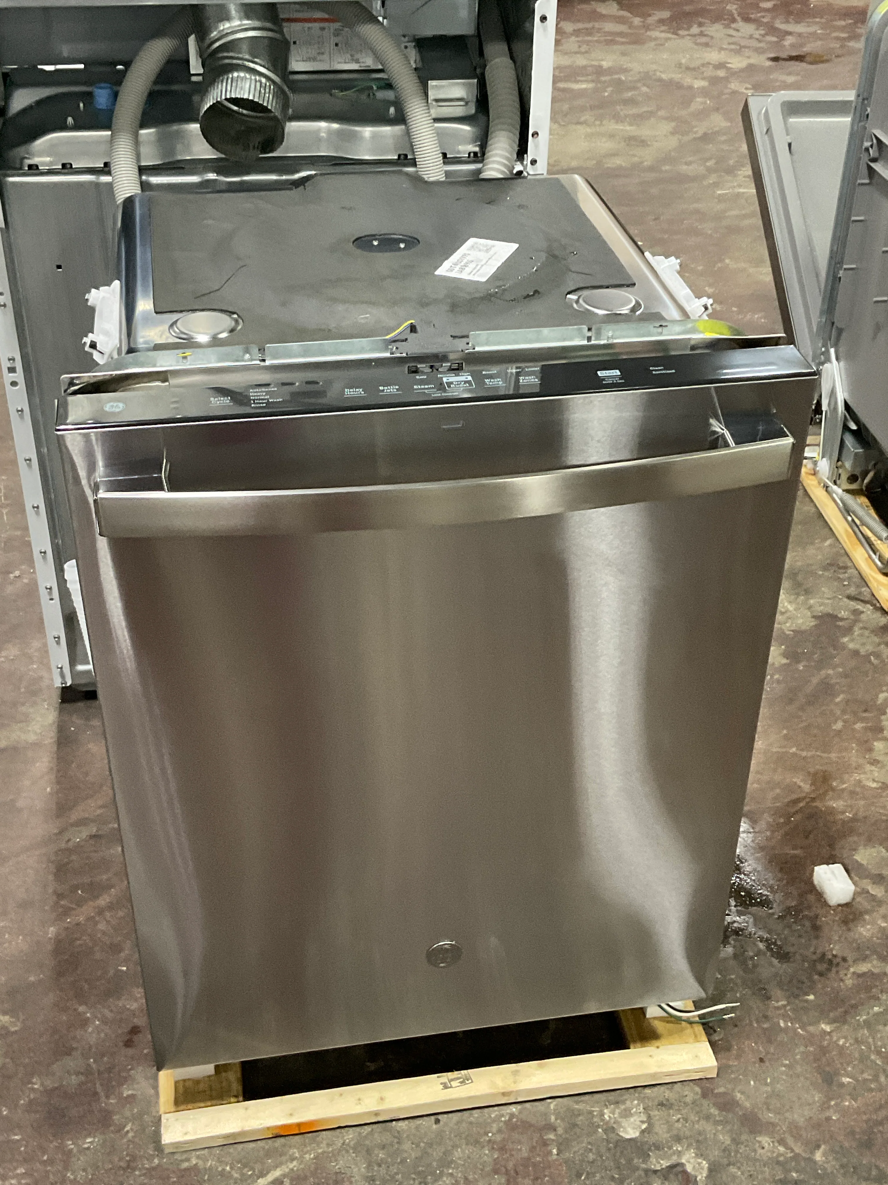 GE GE® ENERGY STAR® Top Control with Stainless Steel Interior Dishwasher with Sanitize Cycle - Image 8