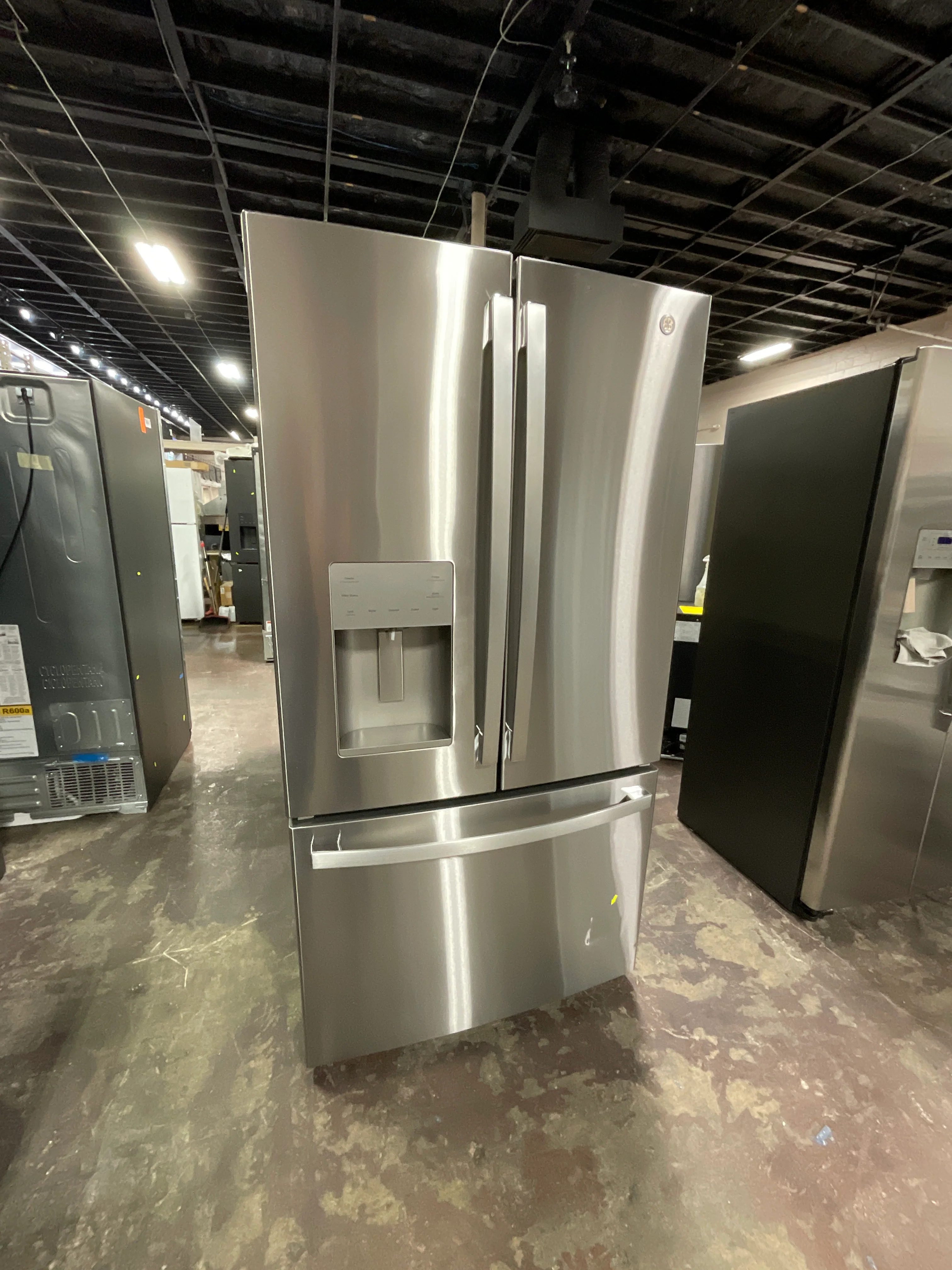GE ENERGY STAR 25.7 Cu. Ft. Fingerprint Resistant French-Door Refrigerator - Image 15