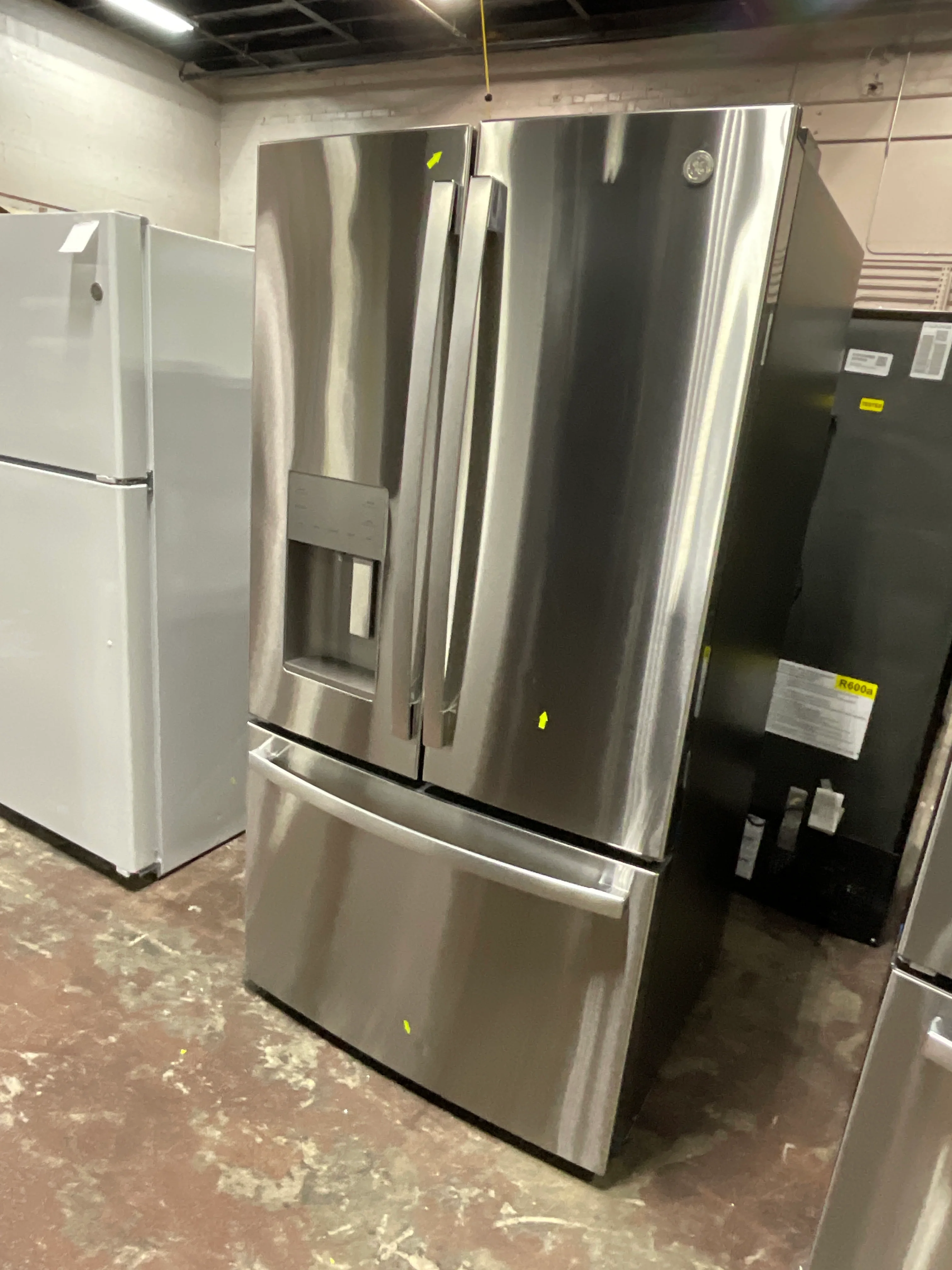 GE ENERGY STAR 25.7 Cu. Ft. Fingerprint Resistant French-Door Refrigerator - Image 16