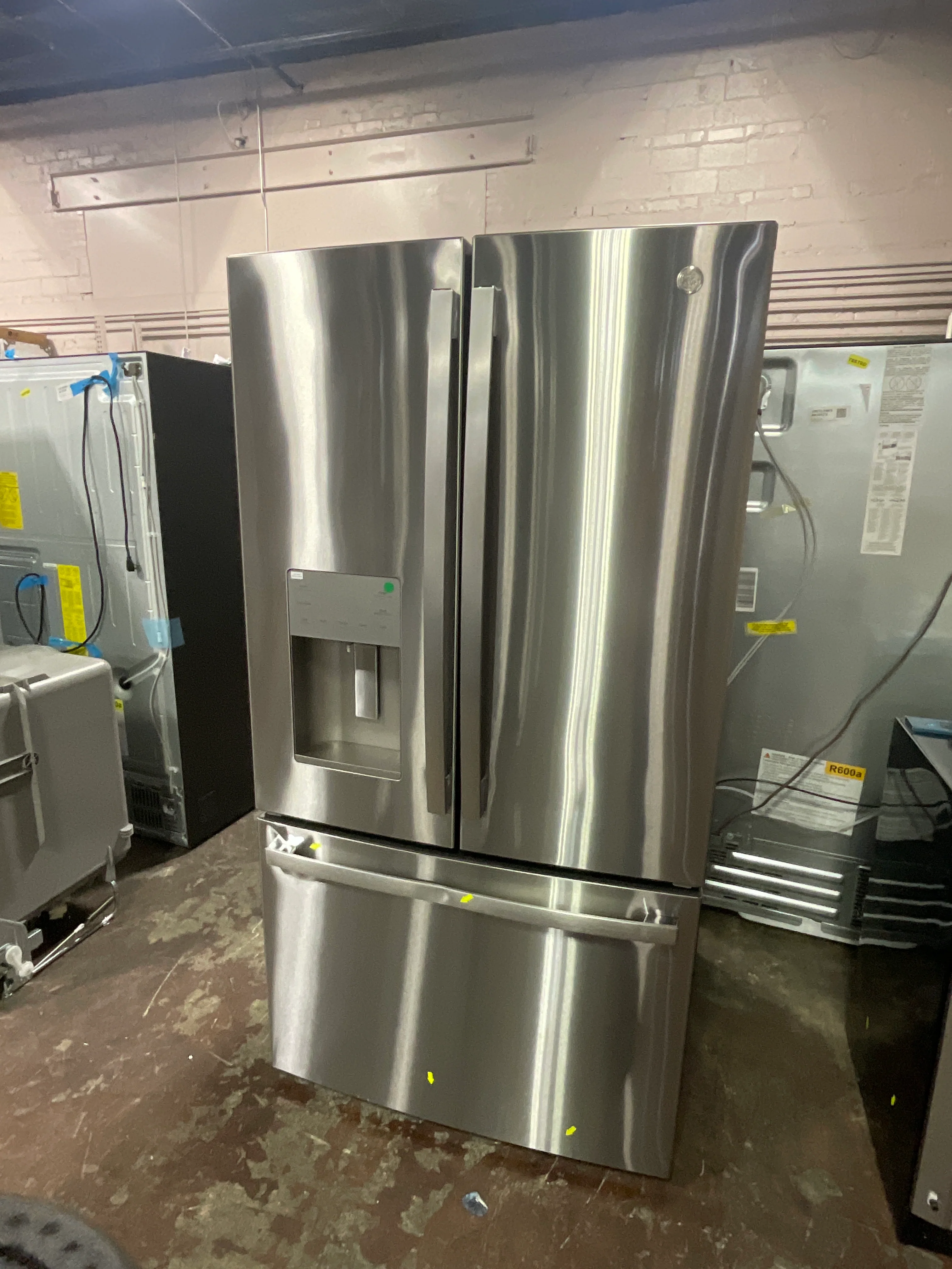 GE ENERGY STAR 25.7 Cu. Ft. Fingerprint Resistant French-Door Refrigerator - Image 9