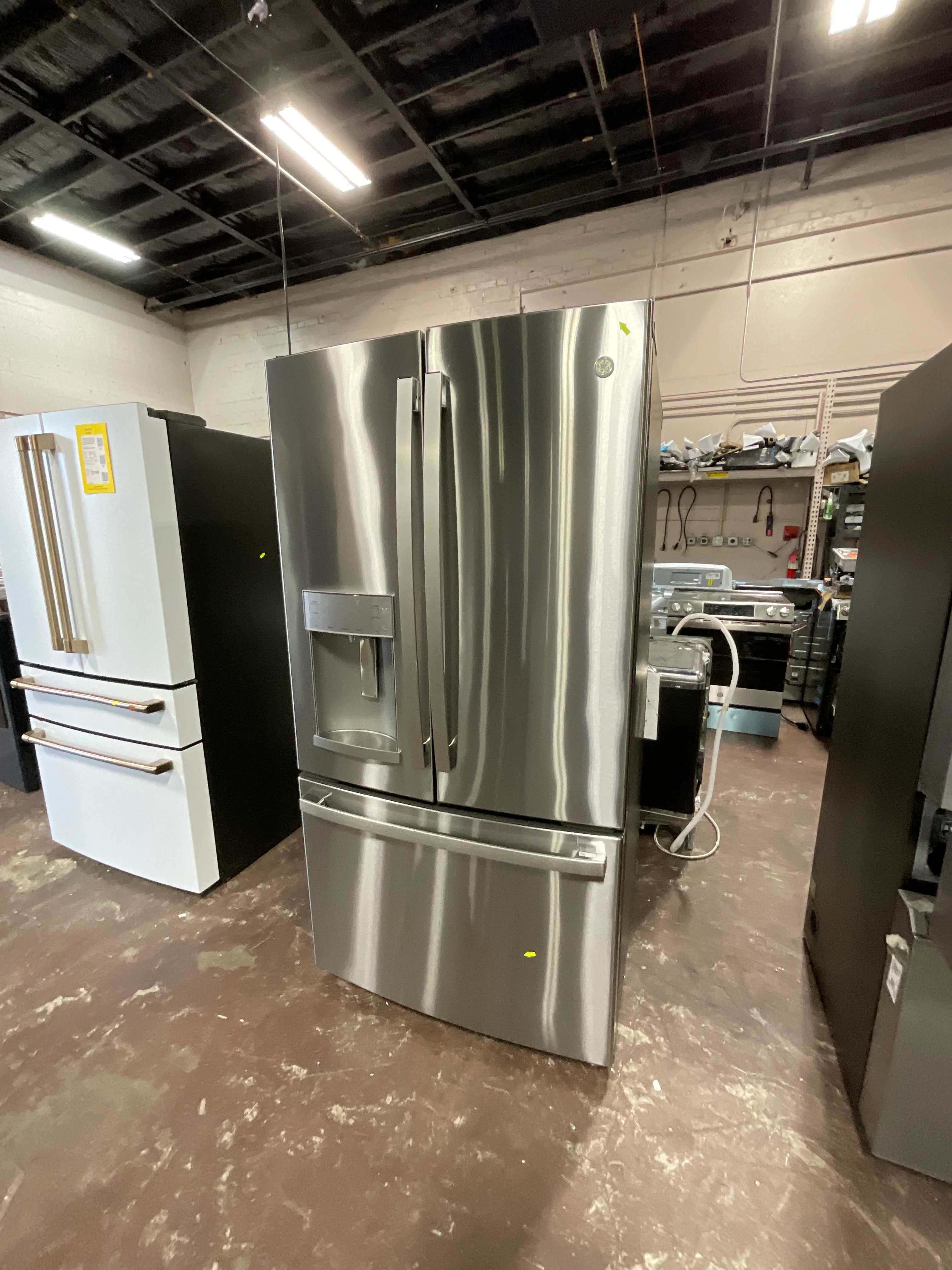 GE® ENERGY STAR® 27.7 Cu. Ft. Fingerprint Resistant French-Door Refrigerator - Image 14
