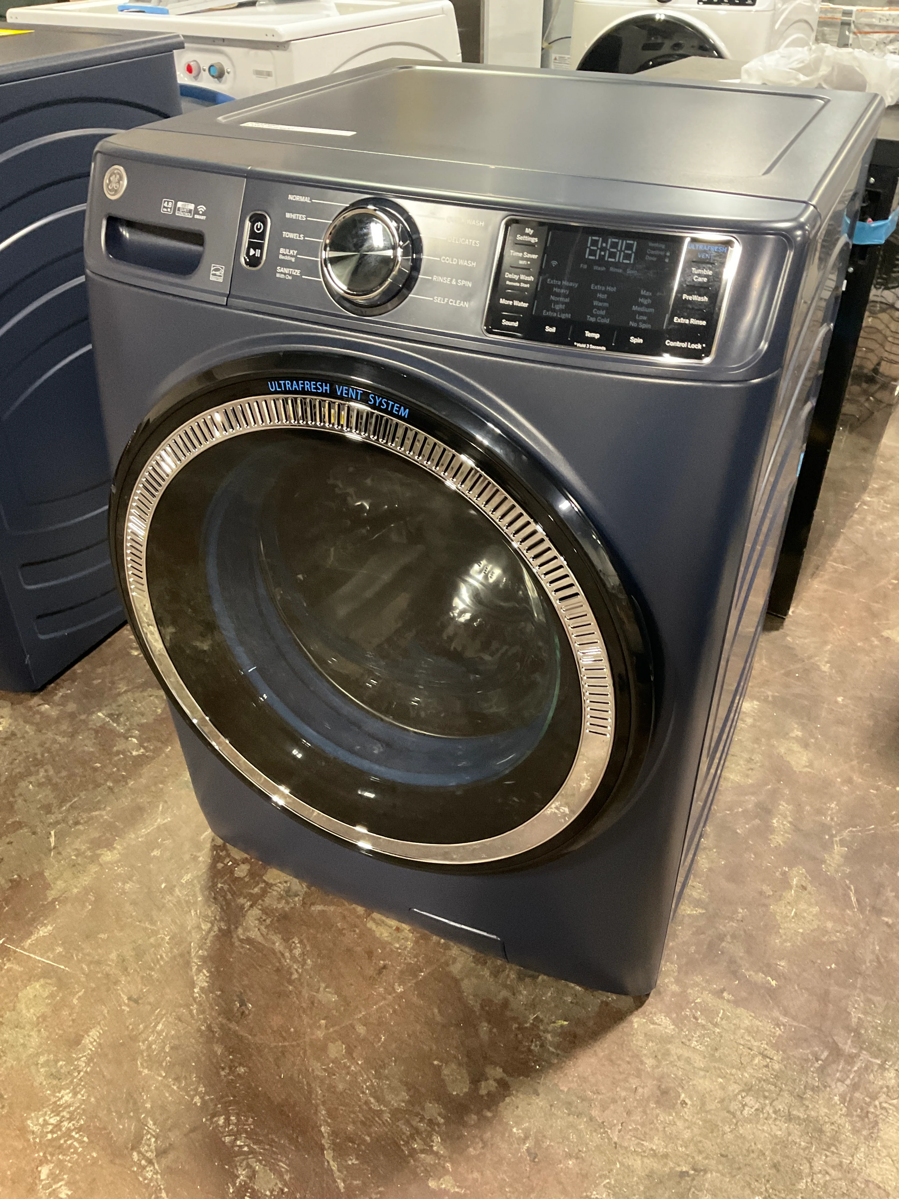GE GE® ENERGY STAR® 4.8 cu. ft. Capacity Smart Front Load Washer with UltraFresh Vent System with OdorBlock™ and Sanitize w/Oxi - Image 10