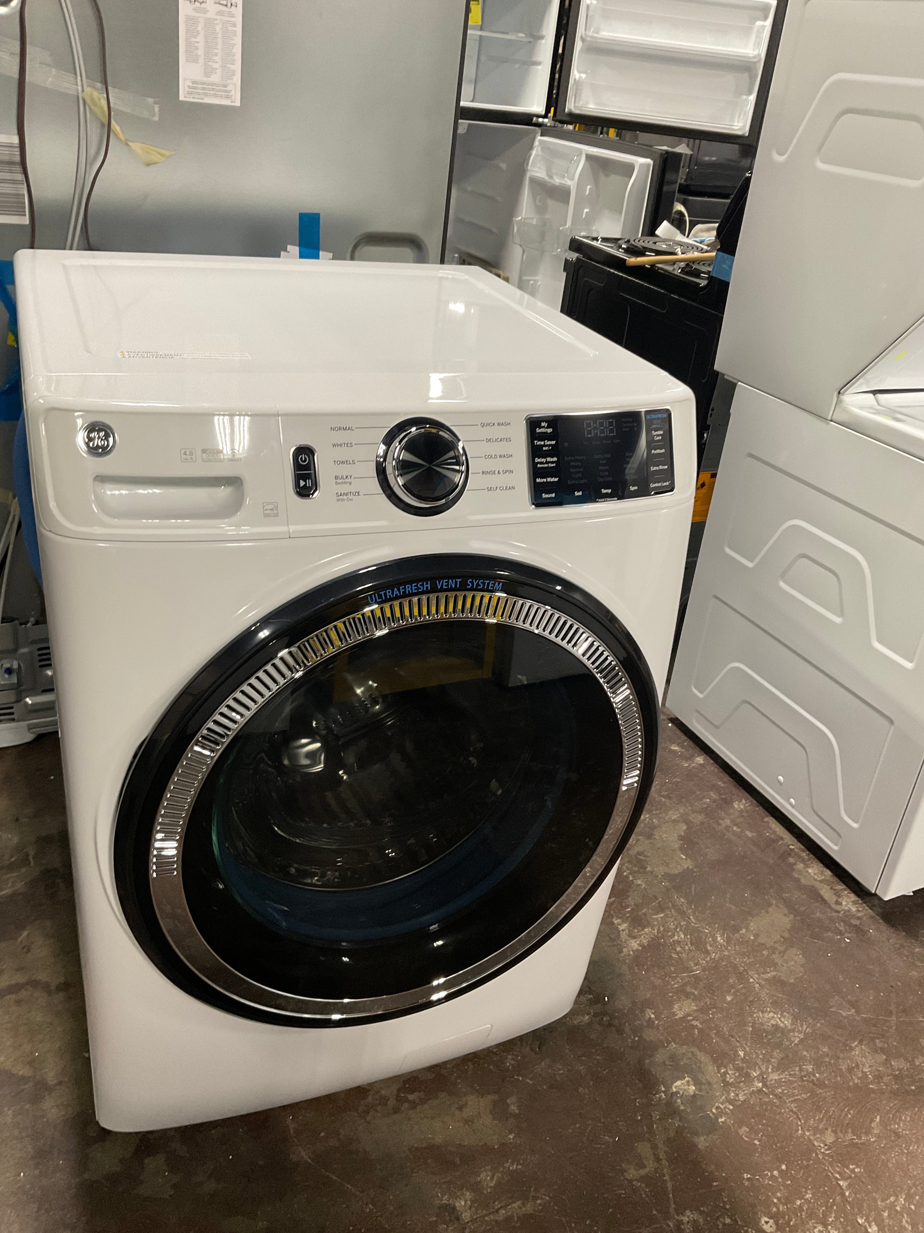 GE GE® ENERGY STAR 4.8 cu. ft. Capacity Smart Front Load ® Washer with UltraFresh Vent System with OdorBlock™ and Sanitize w/Oxi - Image 10
