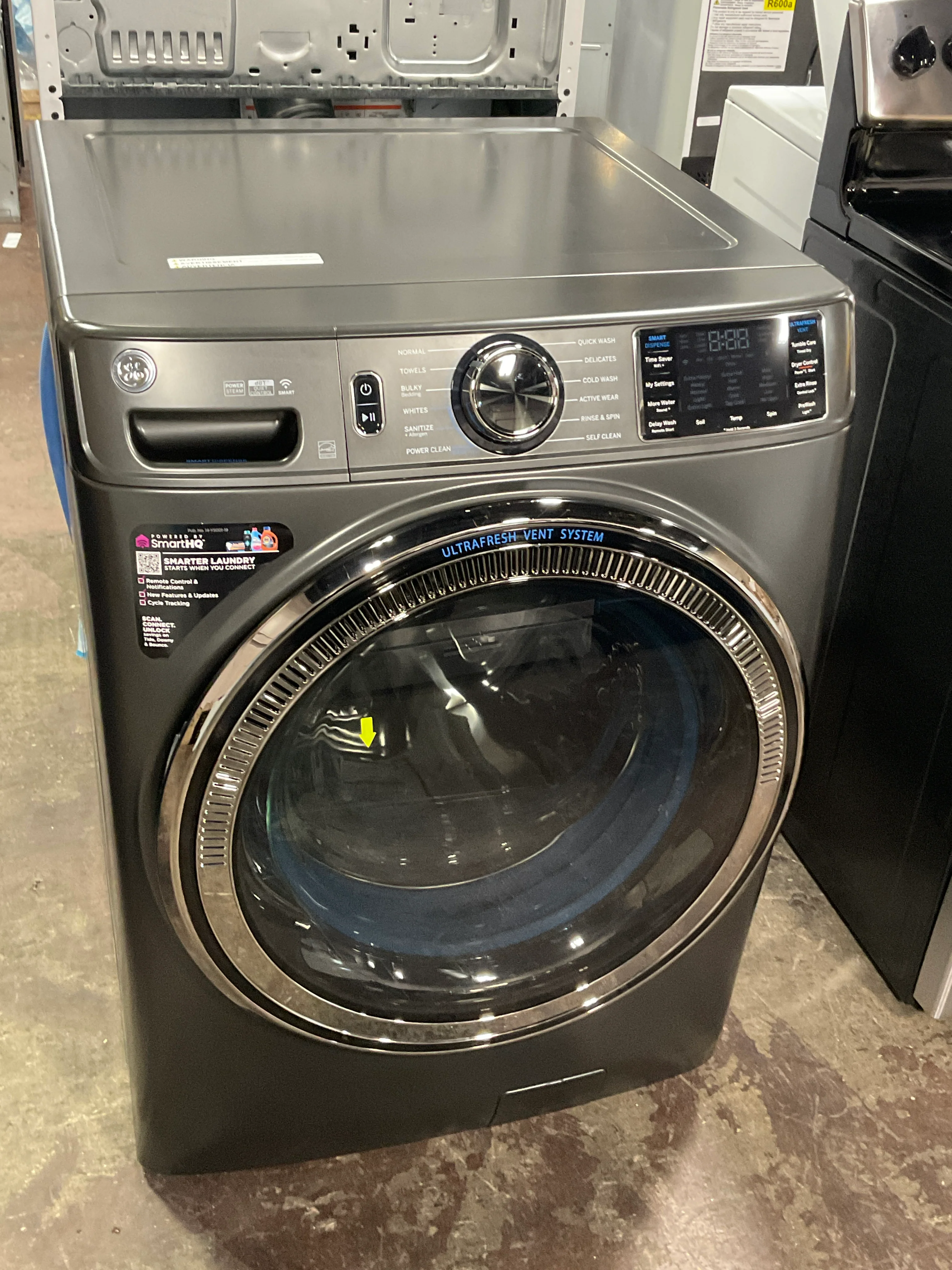 GE® ENERGY STAR® 5.0 cu. ft. Capacity Smart Front Load Steam Washer with SmartDispense™ UltraFresh Vent System with OdorBlock™ and Steam - Image 10