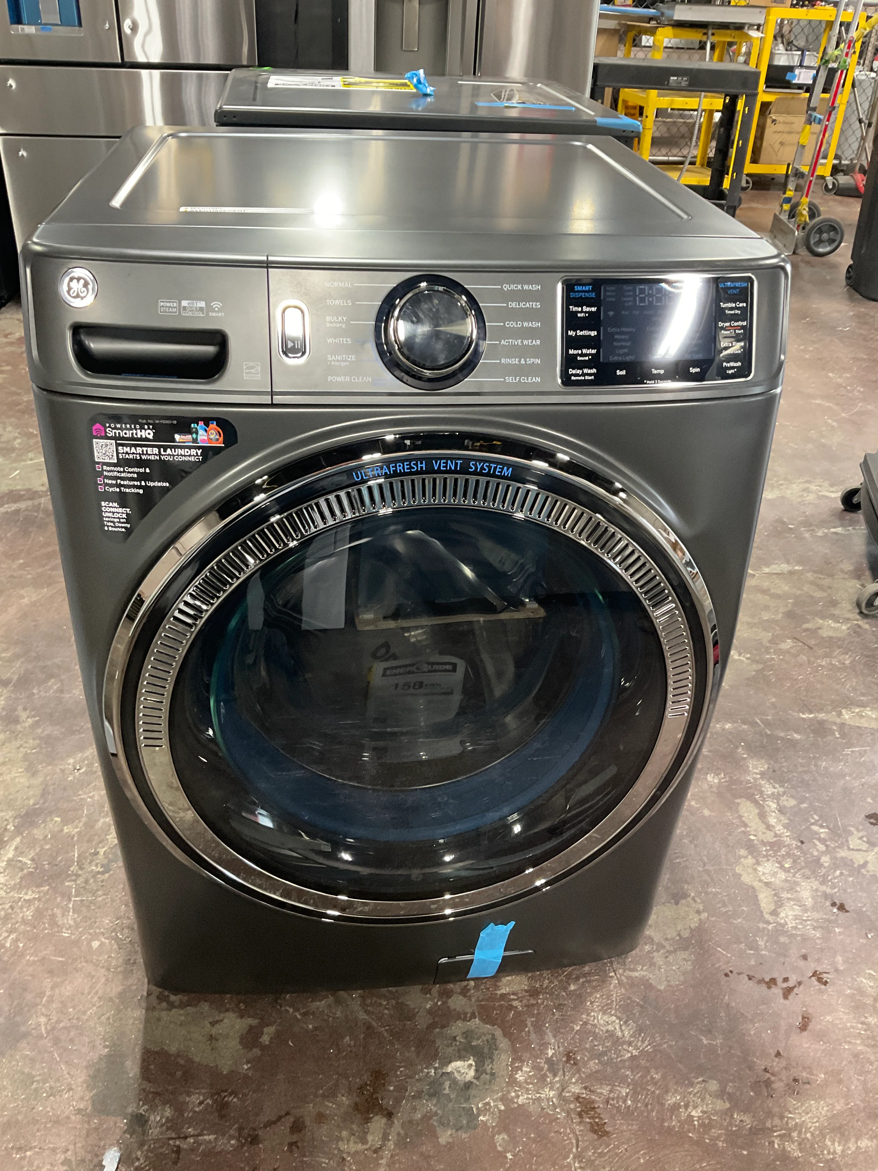 GE® ENERGY STAR® 5.0 cu. ft. Capacity Smart Front Load Steam Washer with SmartDispense™ UltraFresh Vent System with OdorBlock™ and Steam - Image 6