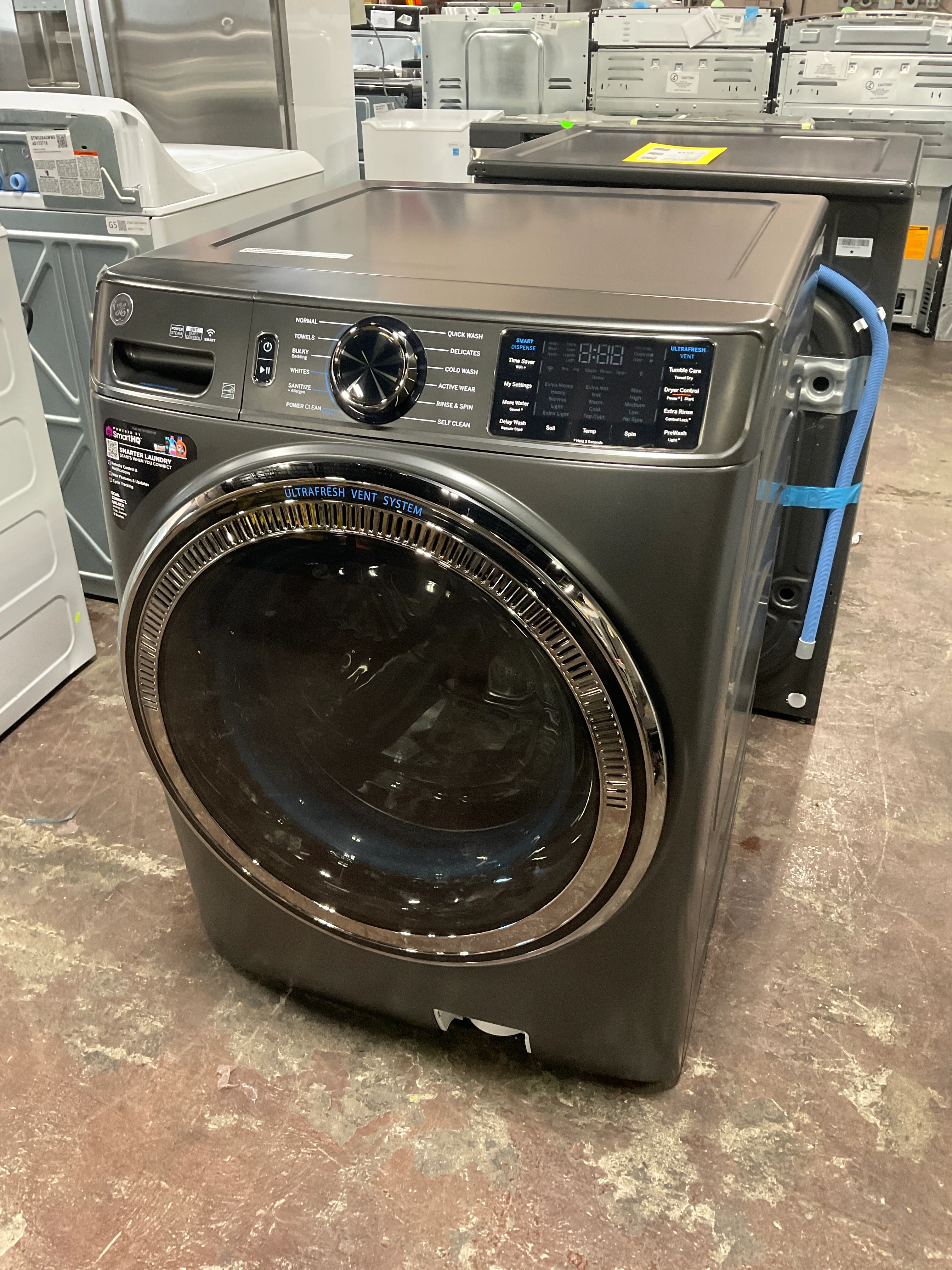 GE® ENERGY STAR® 5.0 cu. ft. Capacity Smart Front Load Steam Washer with SmartDispense™ UltraFresh Vent System with OdorBlock™ and Steam - Image 7